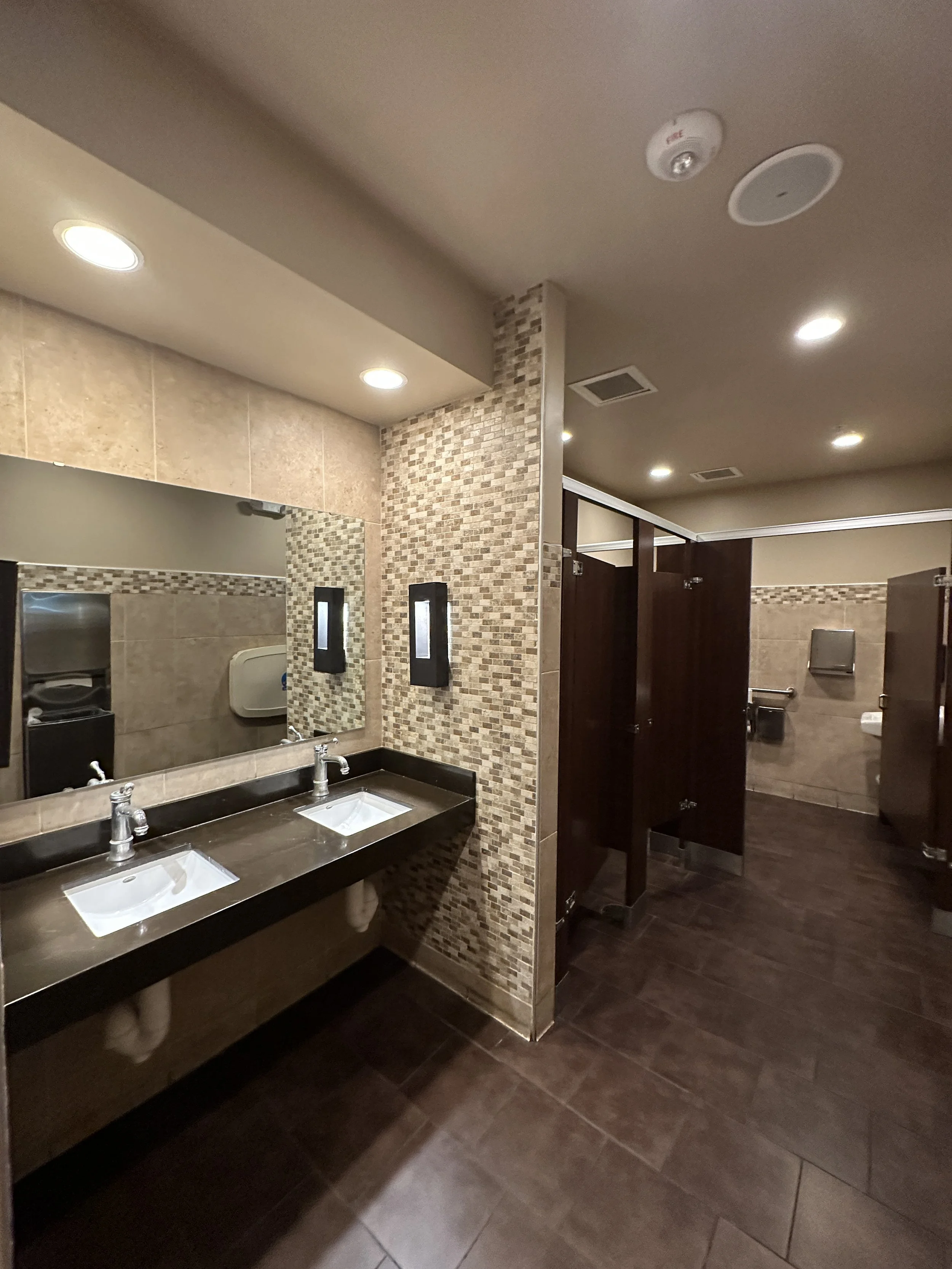 Restroom - Sheilas 2.JPG
