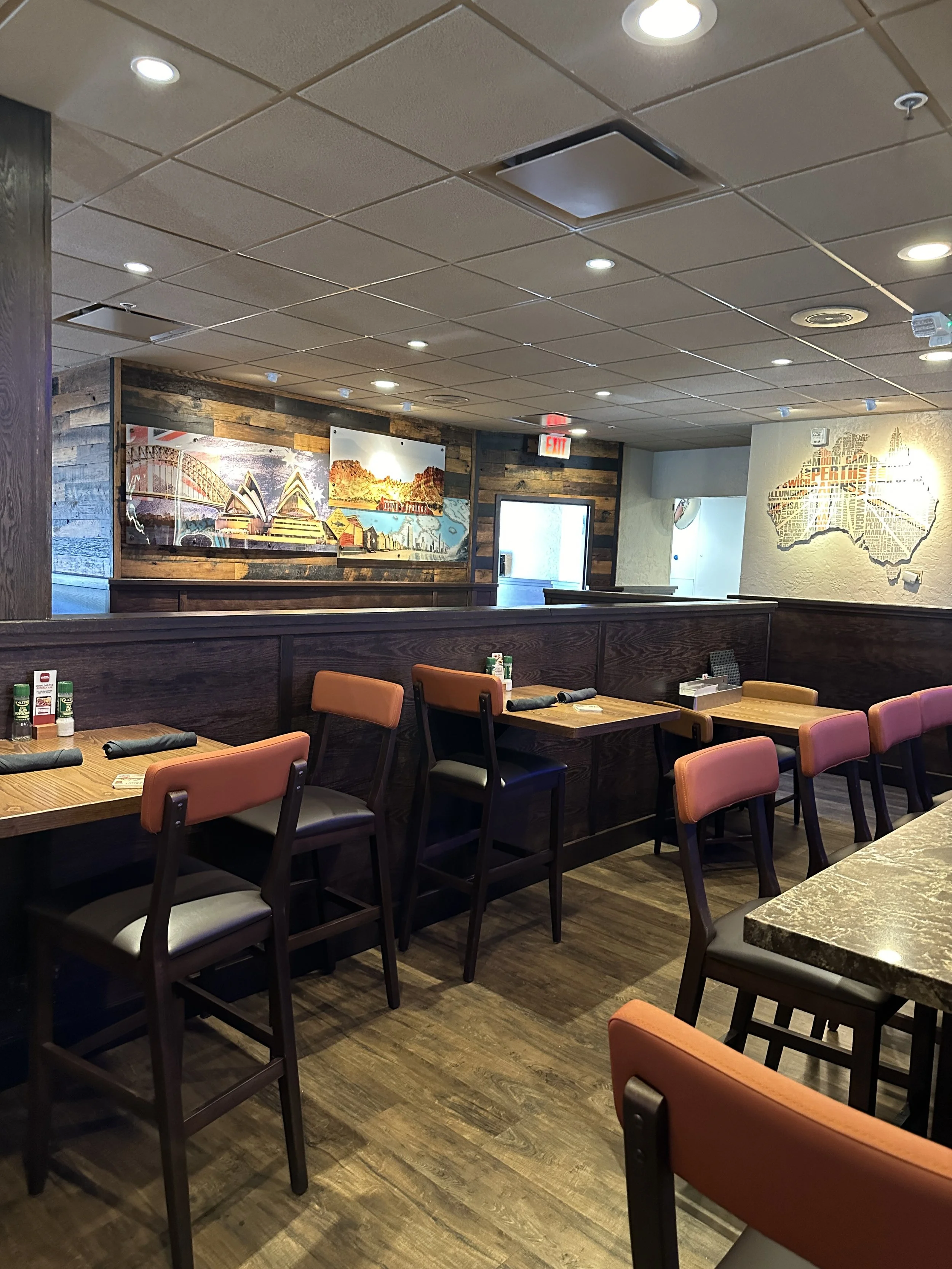Dining - Bar Left.JPG