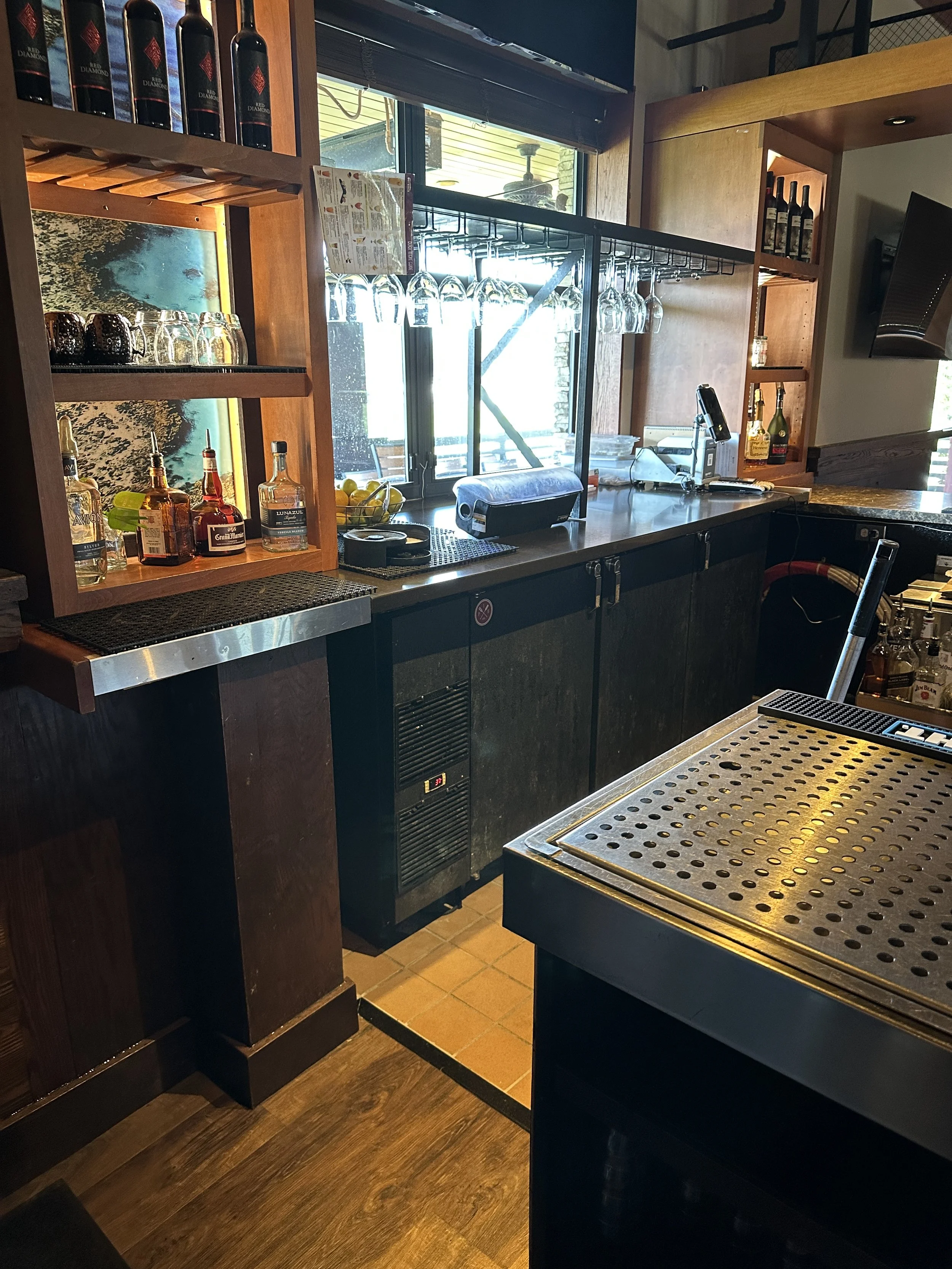 Bar 2.JPG