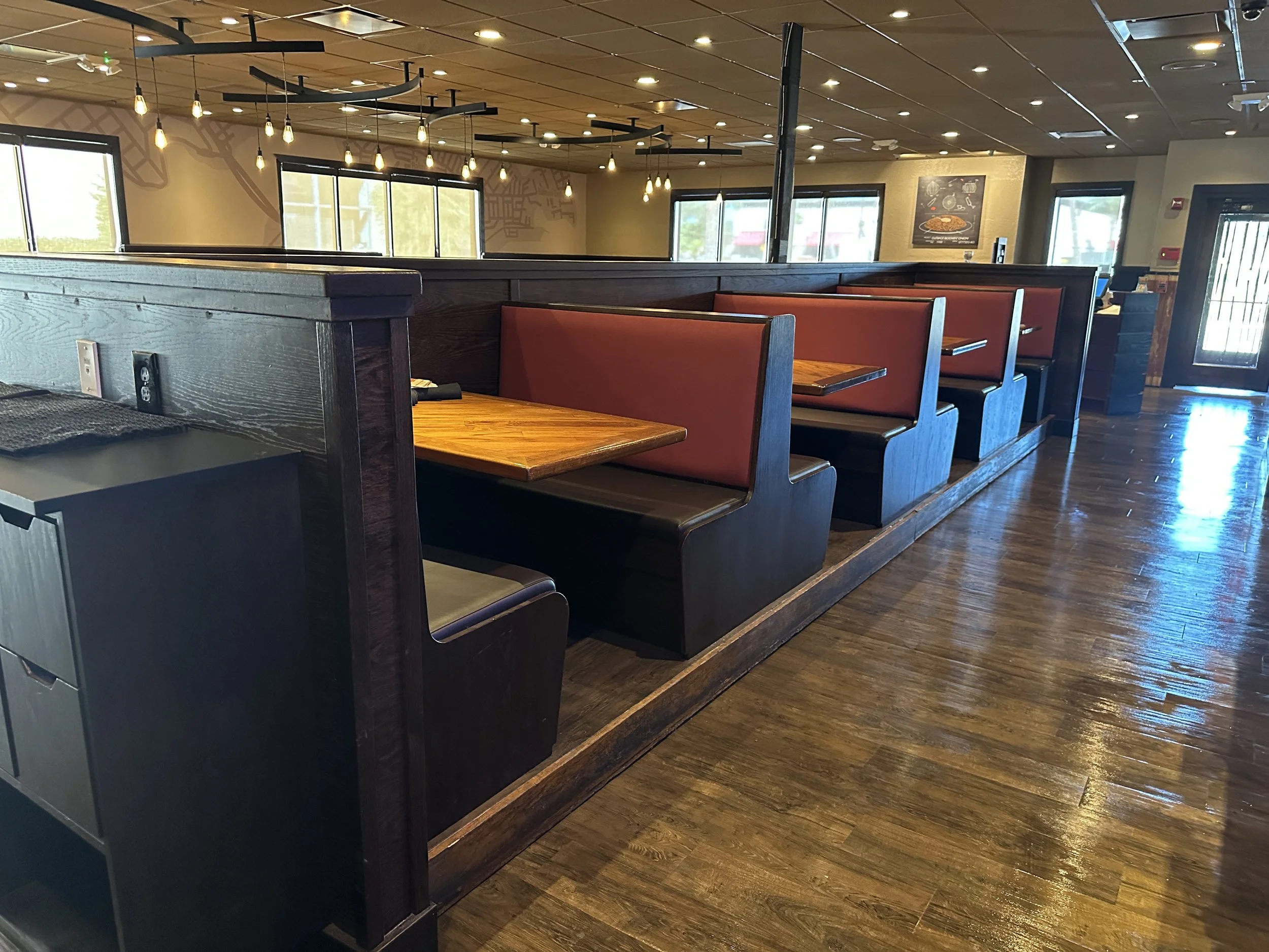 Dining - Bar Right.JPG