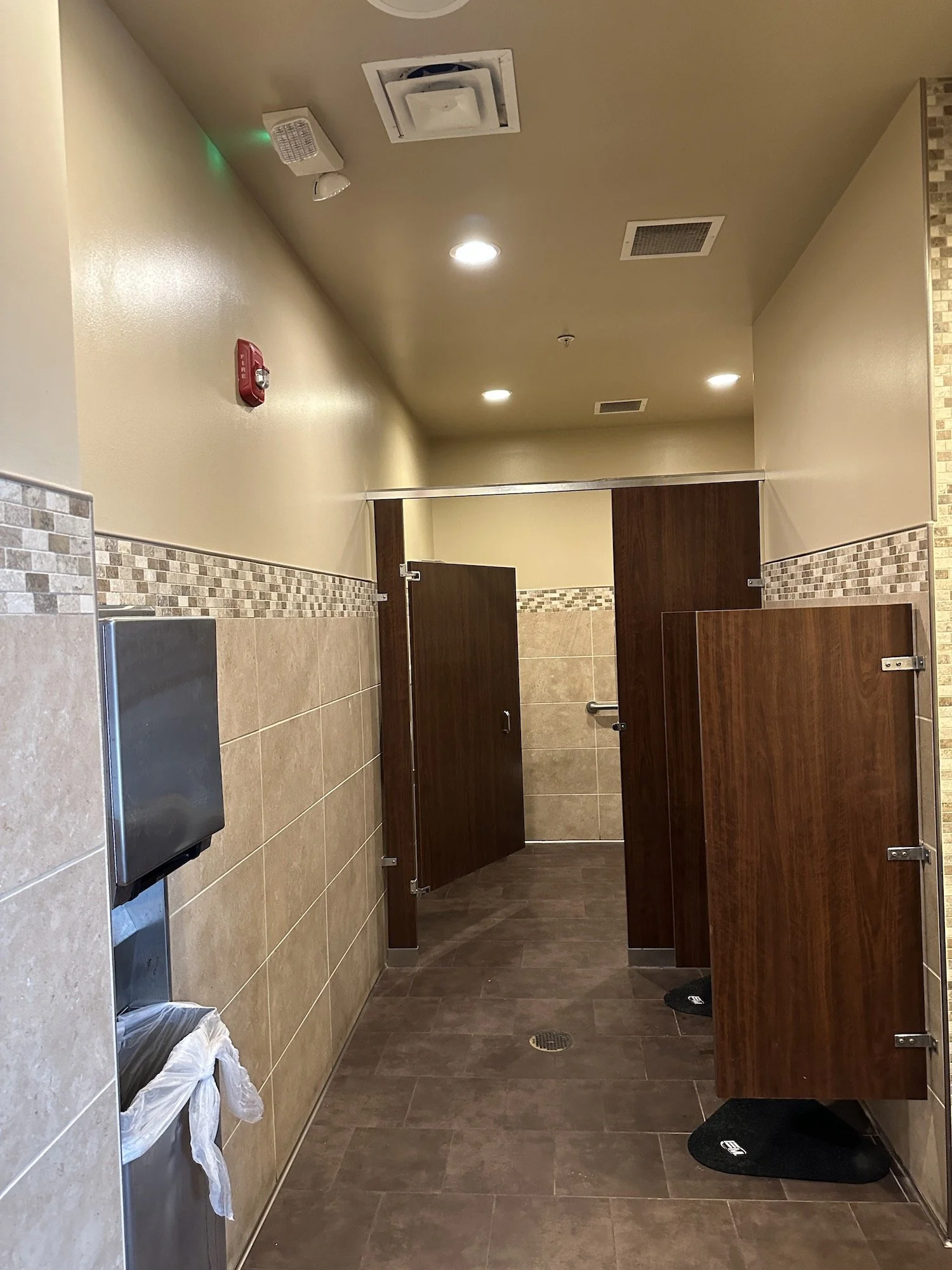 Restroom - Blokes.JPG