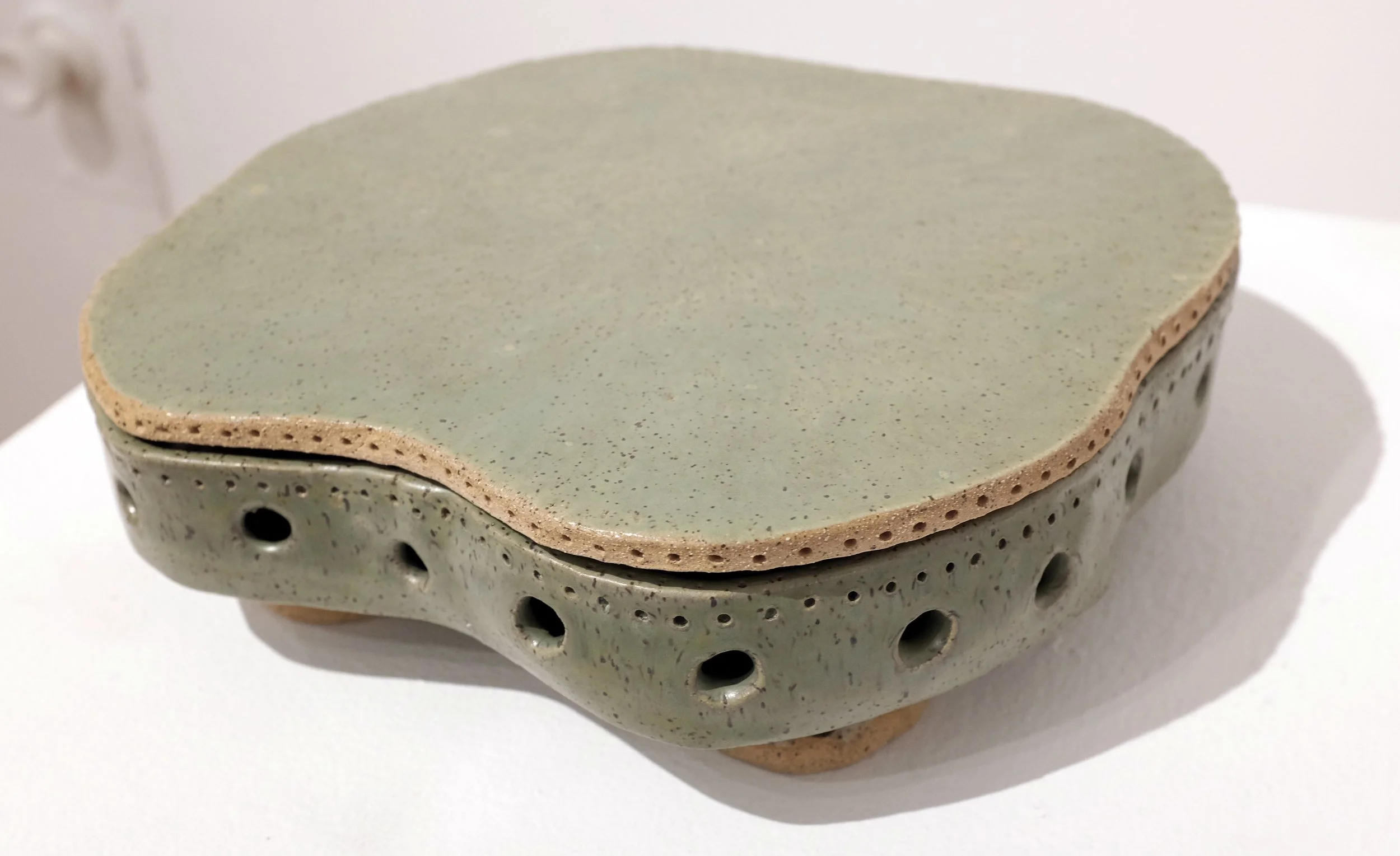Ceramic stand, T1 stoneware, glaze, H: 10 x W: 18 x D: 12 Inches
