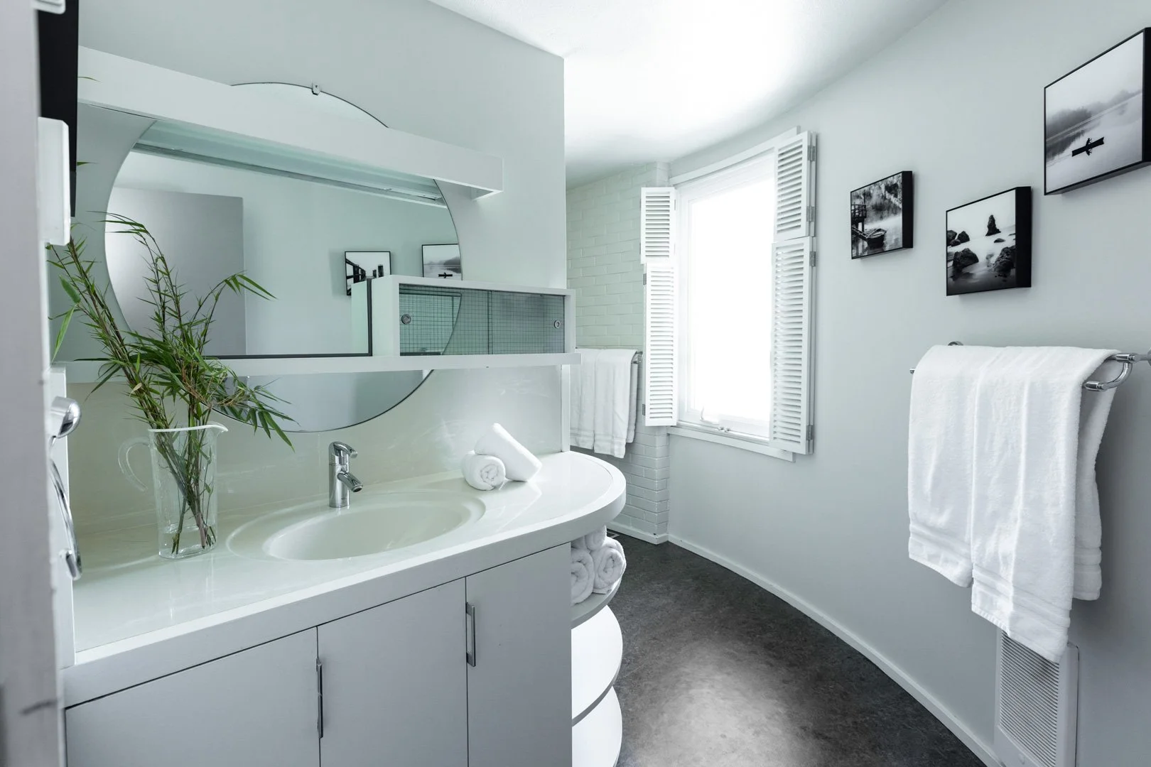 character home round bathroom walls