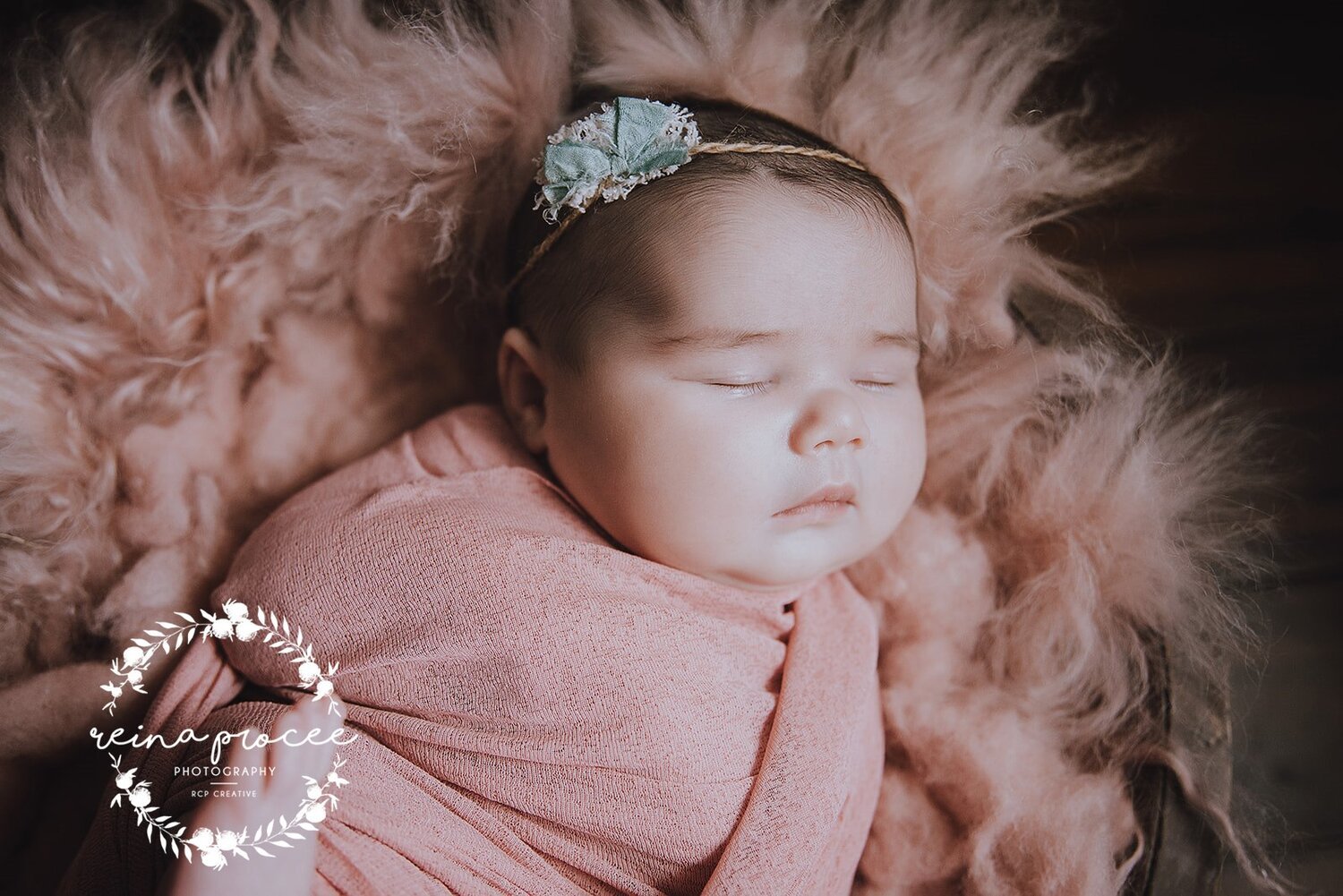 Montreal-Newborn-photo-sleeping-baby-1.jpeg