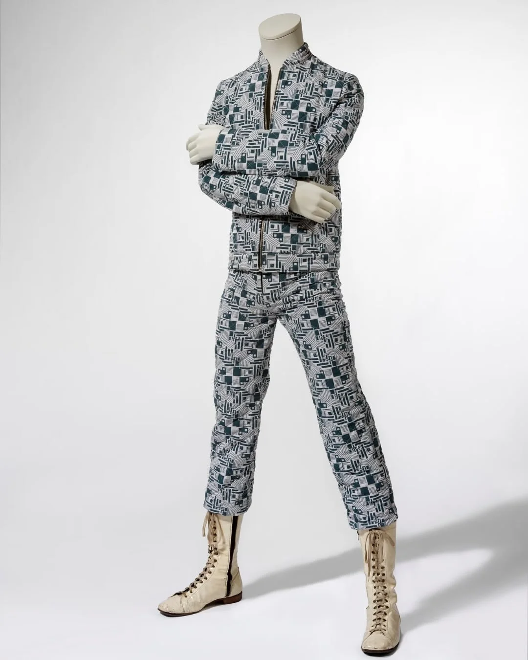 &ldquo;When I was a 14-year-old kid, someone gave me a copy of &lsquo;The Rise and Fall of Ziggy Stardust and the Spiders From Mars&rsquo; and it delivered me entirely to another place&hellip;&rdquo; - Natalie Merchant on how David Bowie&rsquo;s quil