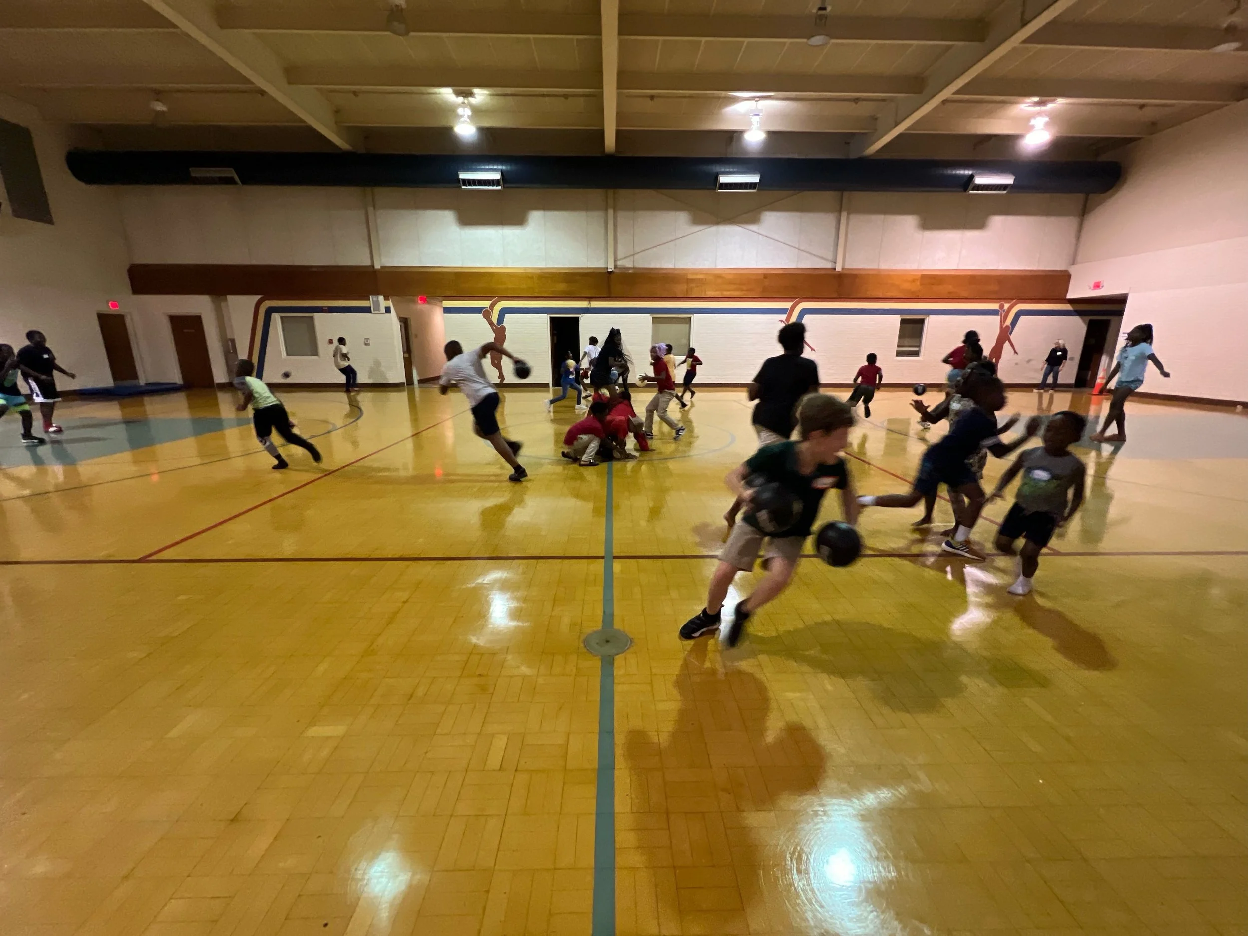 Children play in the gym 