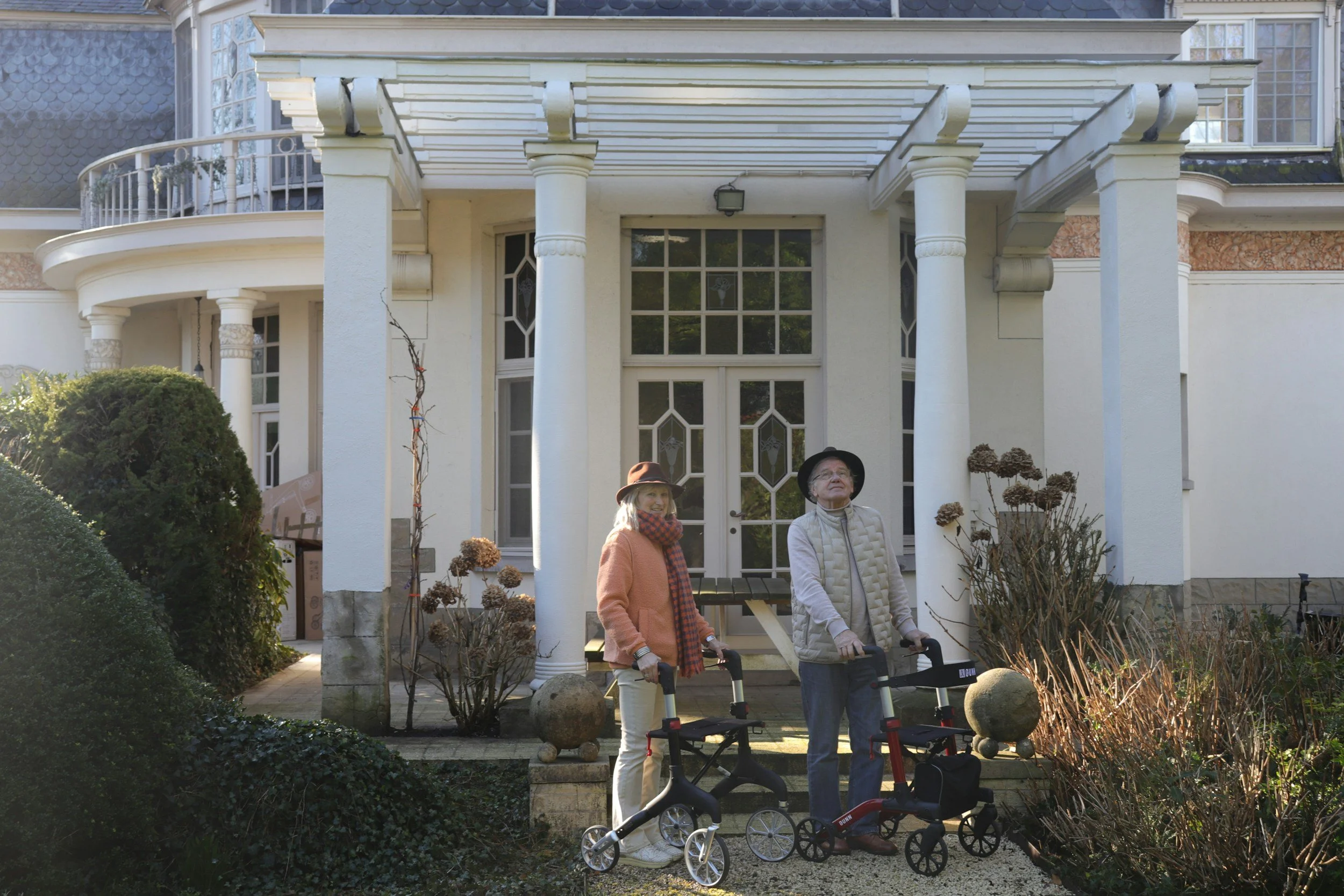 How to Select the Right Living Option to Protect Your Parent’s Health and Safety