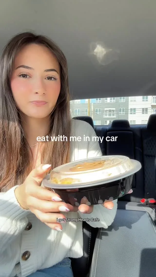 I took a break from crocheting so eat my fav vegan food with me in my car π
#mukbang #vlog #eatwithme #eating #vegan