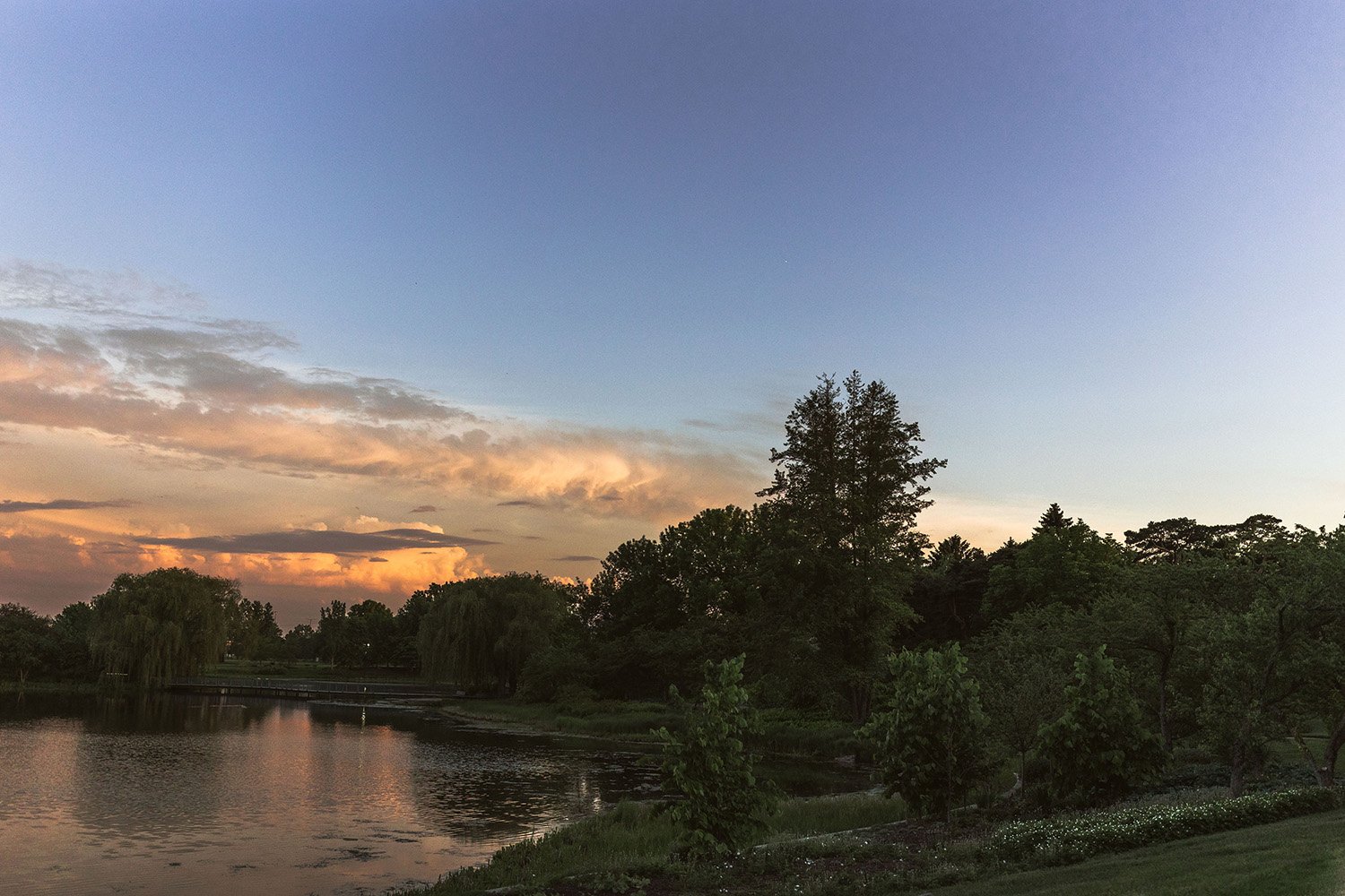 chicago-botanic-garden-wedding-reception-lake.jpg