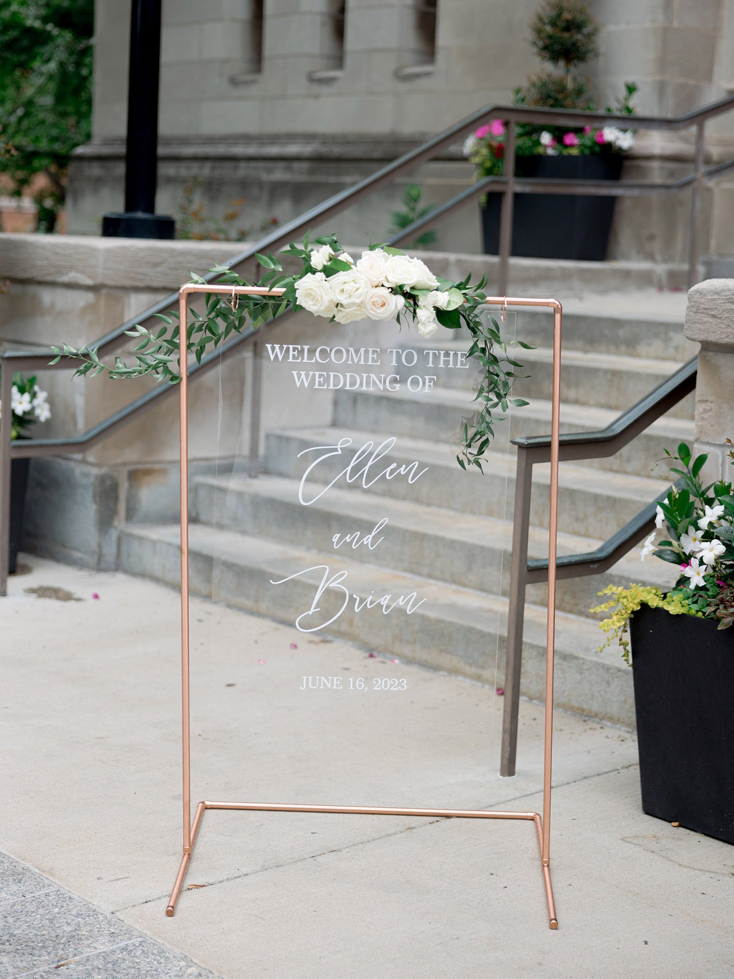 rpm-events-chicago-wedding-acrylic-welcome-sign-louie-abellera.jpg