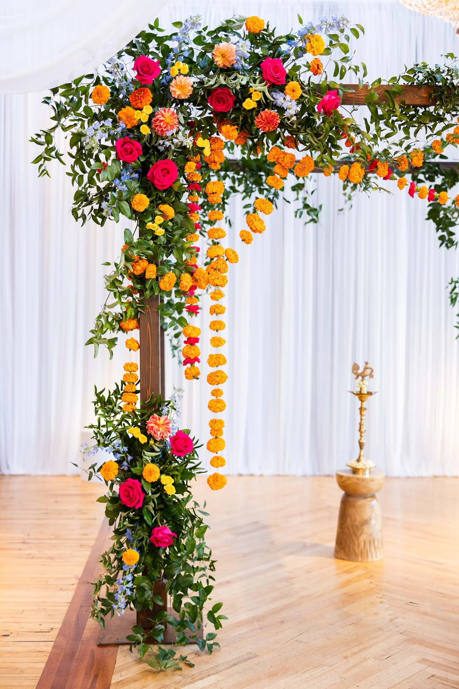 skyline-loft-wedding-chicago-136-ceremony-alter.jpg