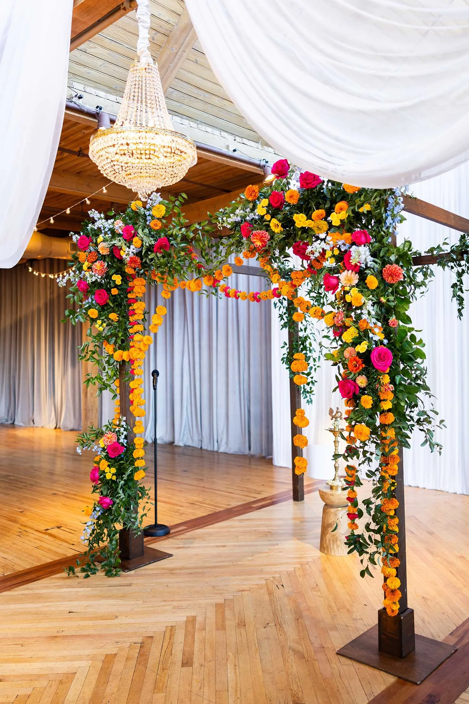 skyline-loft-wedding-chicago-145-ceremony-alter.jpg