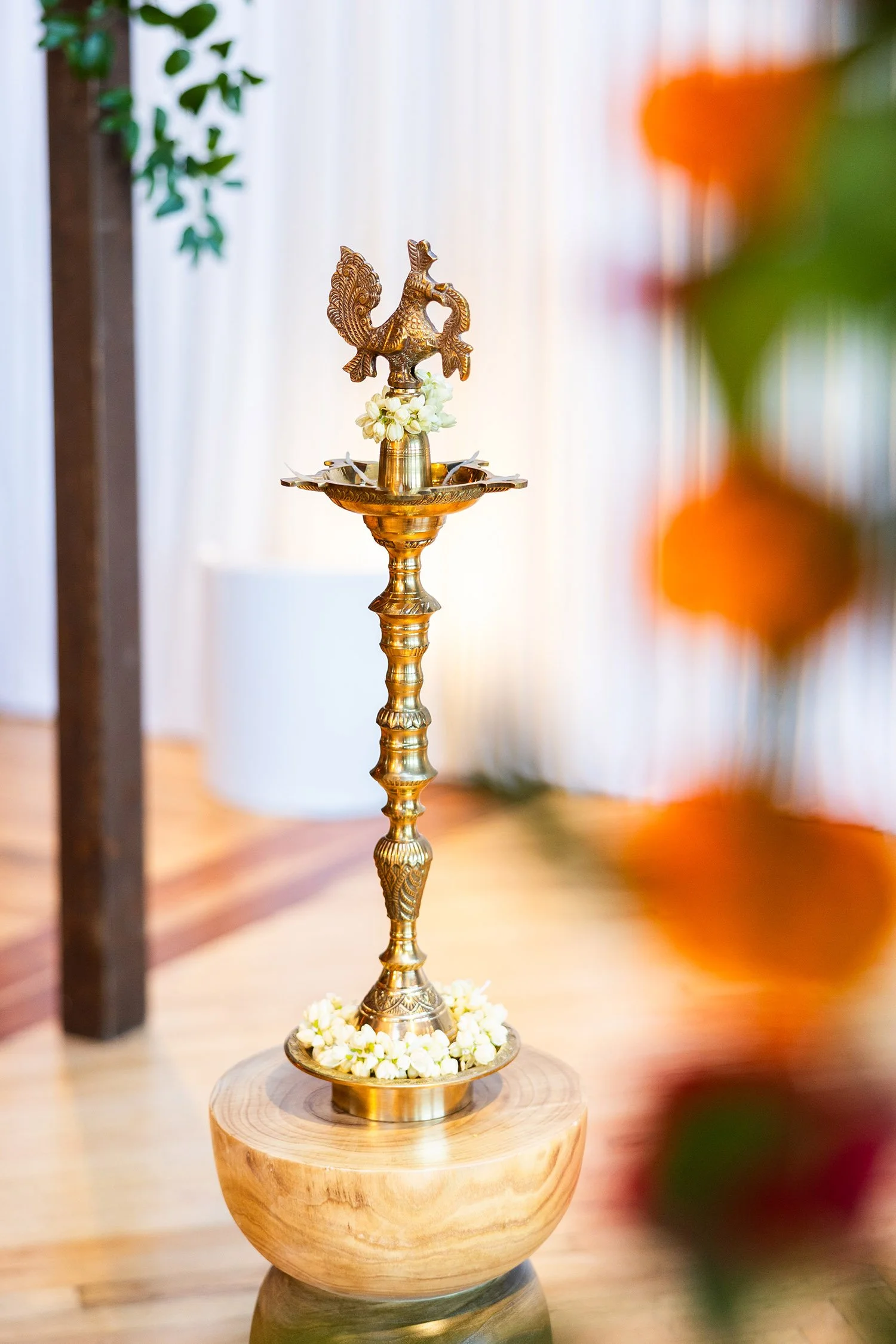 skyline-loft-wedding-chicago-146-rooster-lamp.jpg