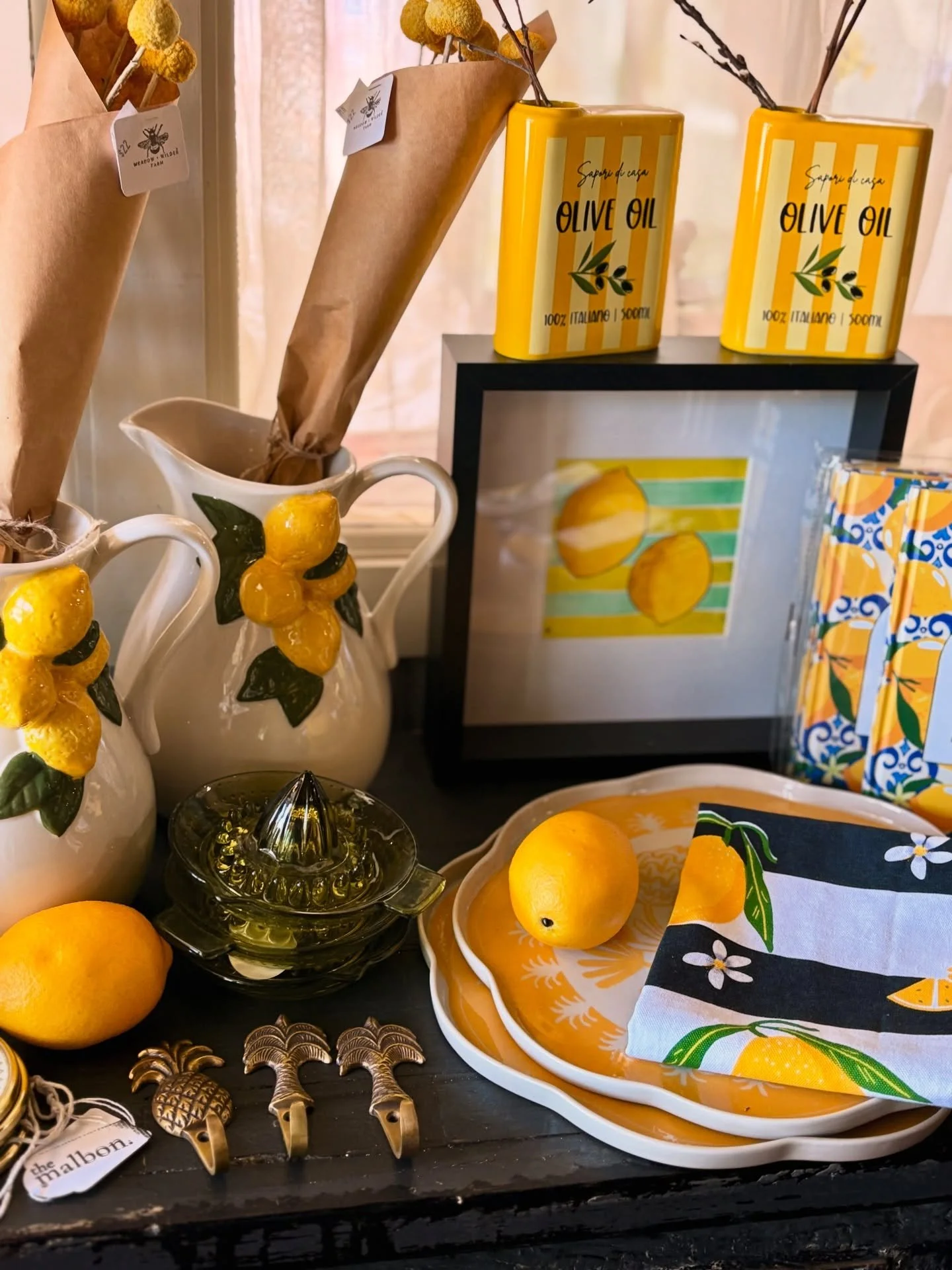 Squeezing every drop out of this long weekend 🍋🇮🇹 #LaDolceVita

Feeling like we could stay in this endless summer☀️
But (not so) secretly, we can&rsquo;t wait for autumn - our favourite Bungendore season 🍂 

#bungendoreshops #themalbonbungendore 