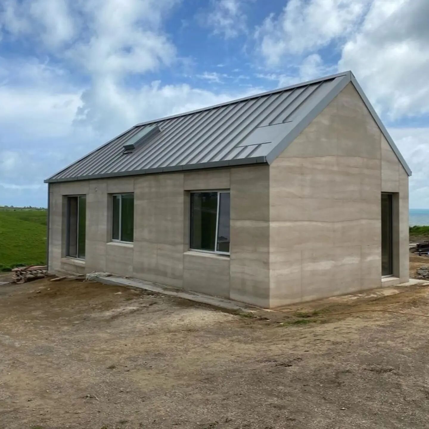 Come and check out this Sirewall rammed earth house this Saturday 16th 12 til 4. perth rd okato Jeff and his team have done an amazing job on this one! 
#rammedearth #rammedeartharchitecture #sirewall #spanlok450 #Standingseam #standingseamspecialist