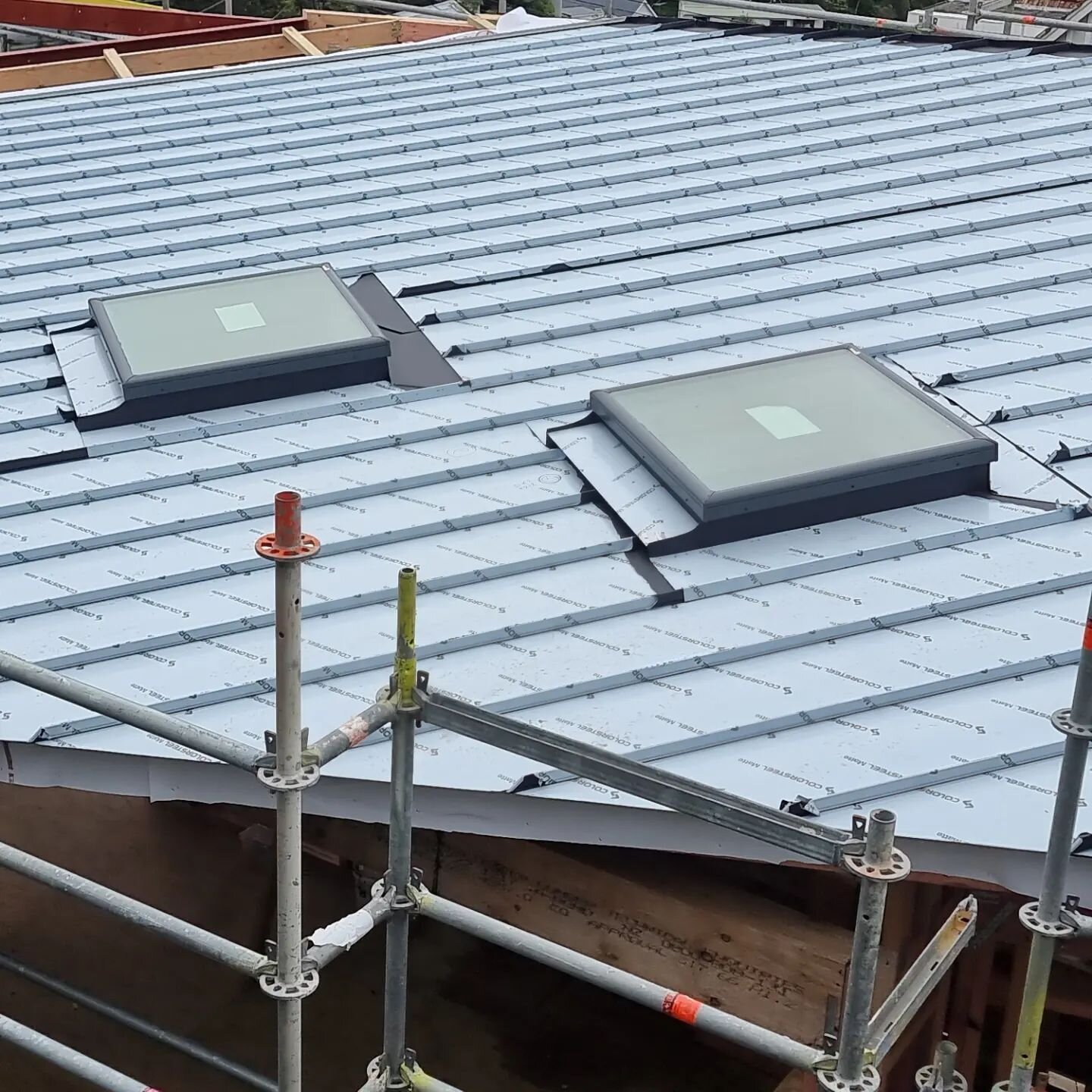 Good Progress on the kelburn project this week. Thank goodness for the sun this week! Thanks to the team at roofing industries wellington for the smooth supply
#Standingseam #standingseamspecialist #spanlok370 #flaxpodmatte #roofingindustries #spanlo