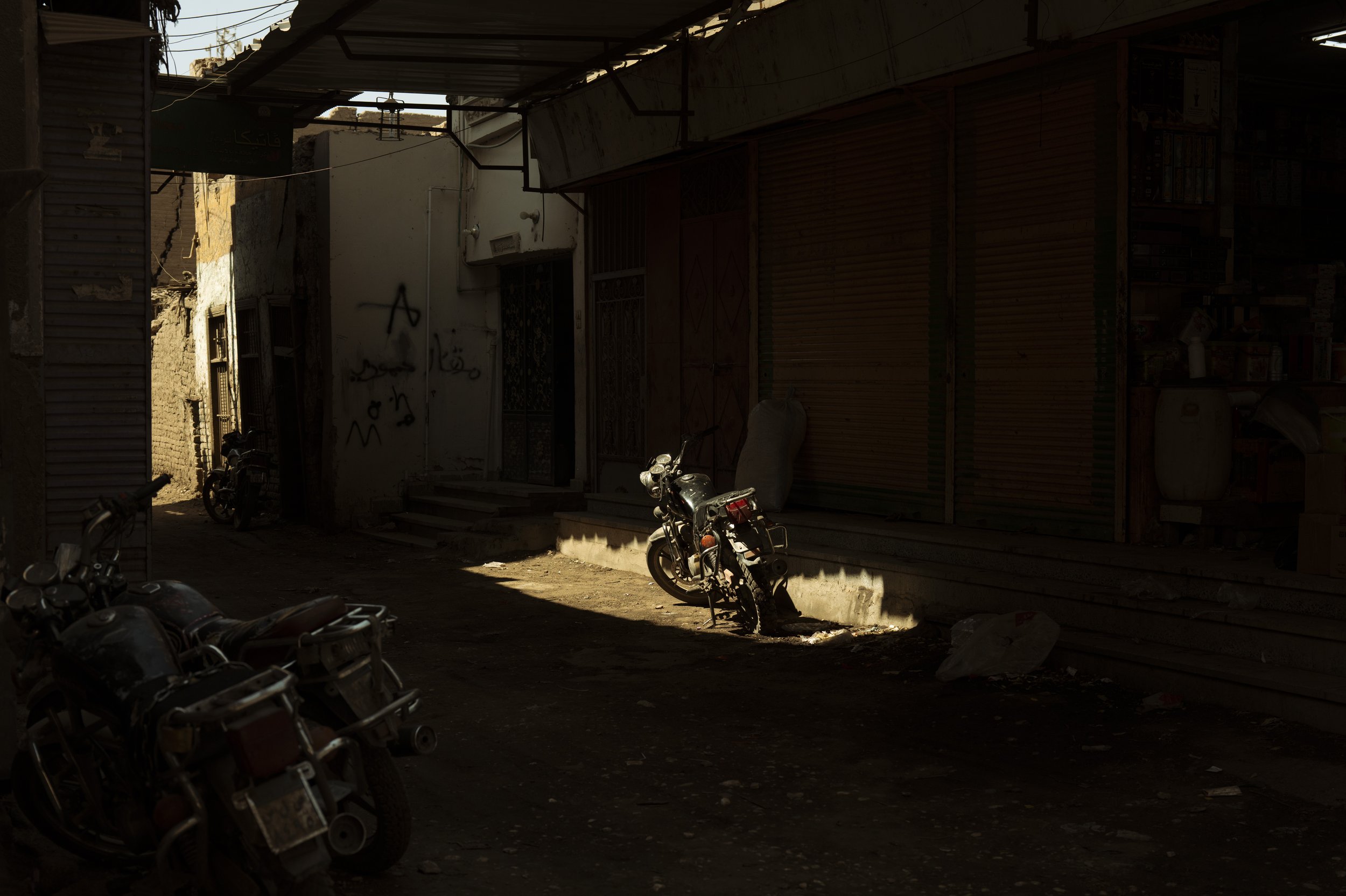 Around the bazaar of Esna