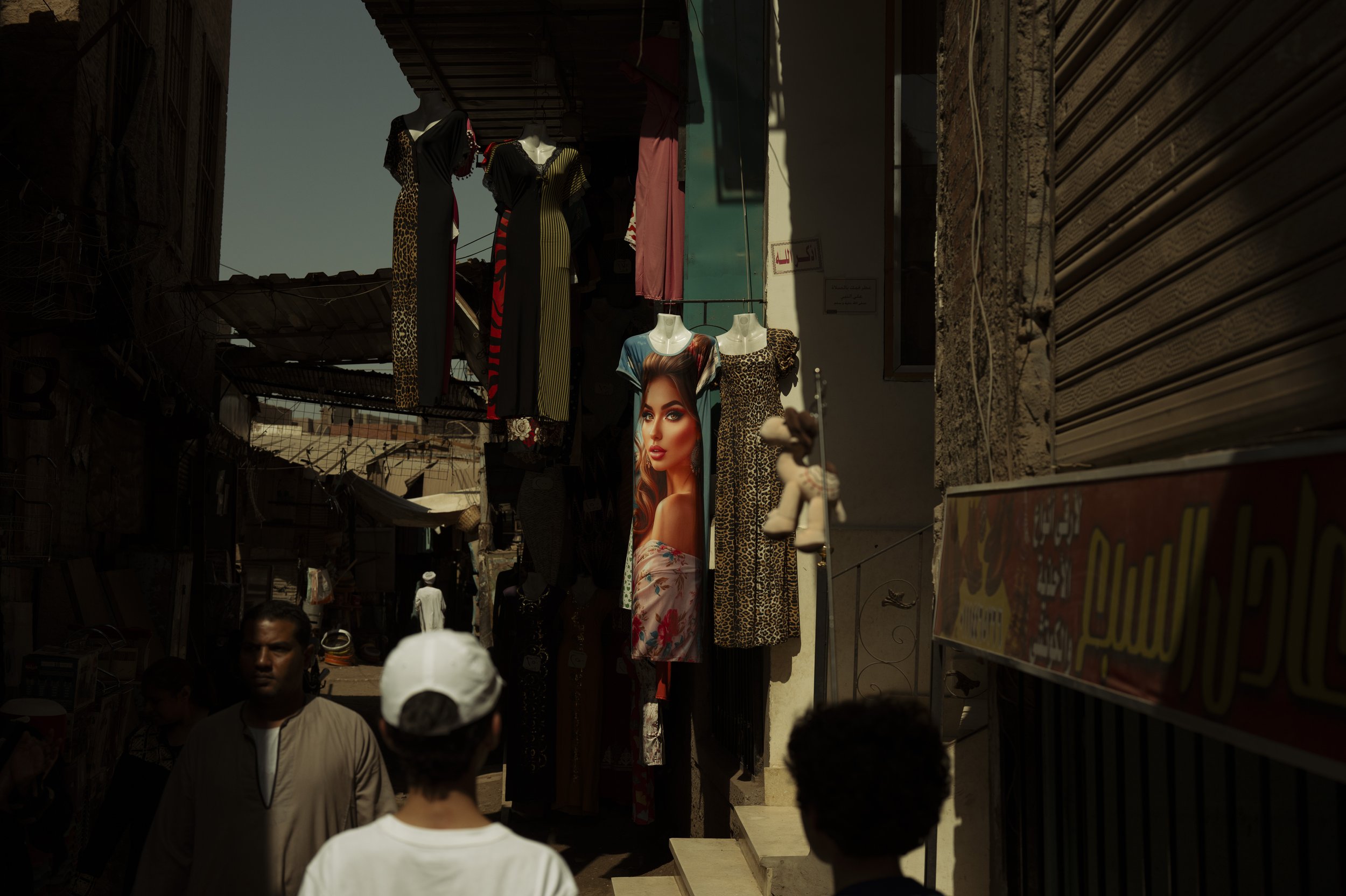 Around the bazaar of Esna