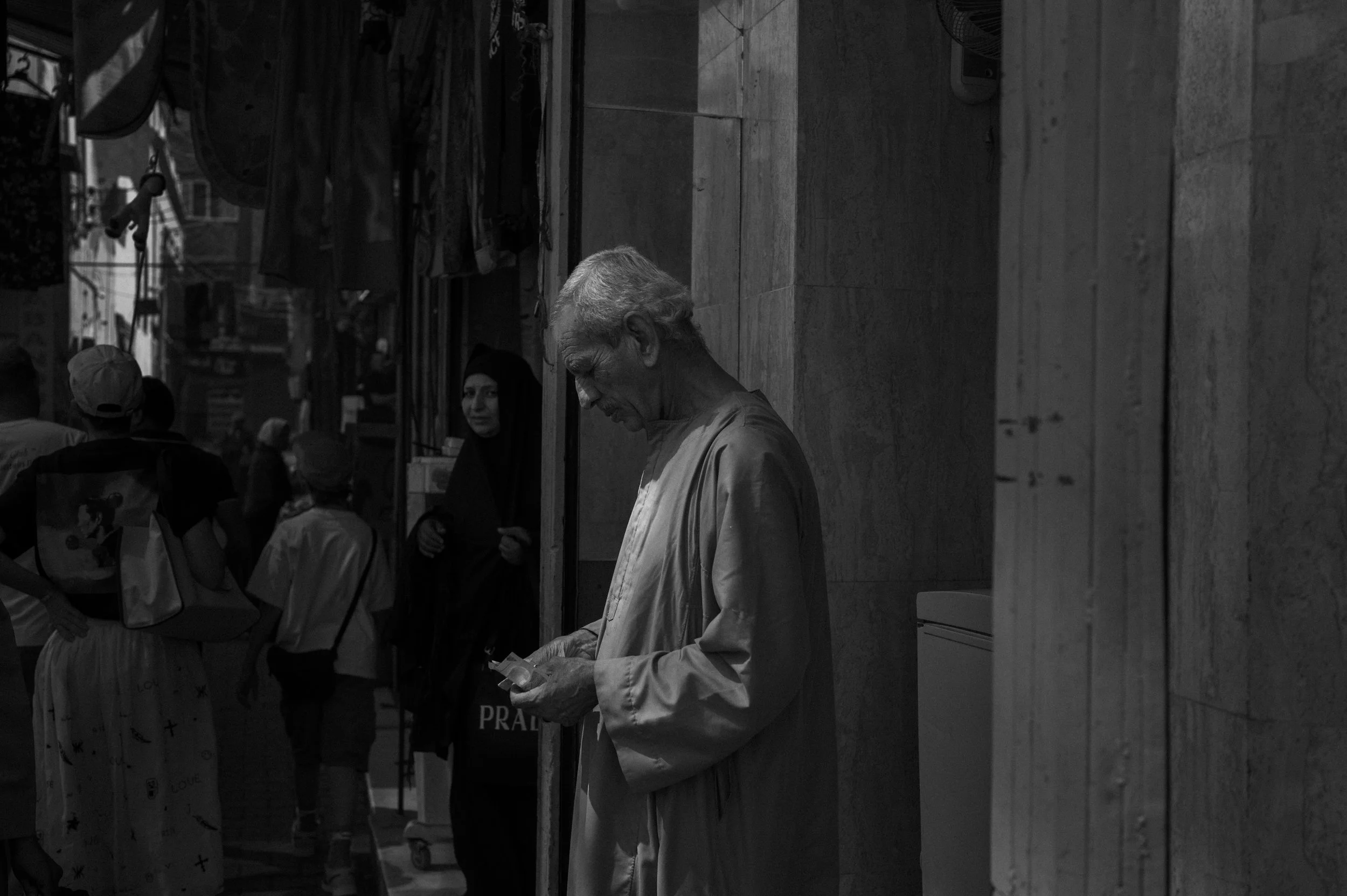 Around the bazaar of Esna
