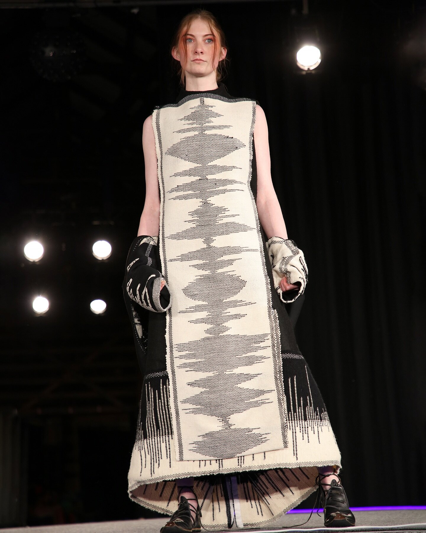 Wearable Art and Innovation in Wool winner Sasha Mateucci created this stunning soundwave design. Epic Architecture was proud to sponsor the &lsquo;Wearable Art&rsquo; category at this year&rsquo;s Fleece to Fashion Awards.

#fleecetofashion #inspire