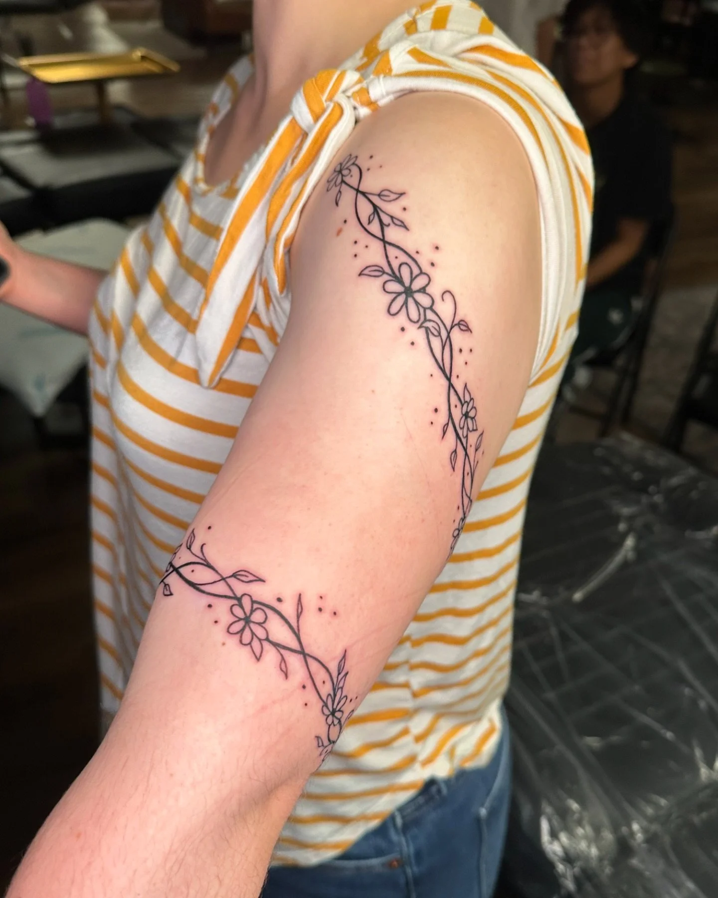 Daisy chain arm wrap for Lyn’s first tattoo 🌼💛
Thanks so much for trusting me with your first piece!!
Booking December @darkartstattoomd just send a DM or my booking form to grab a spot ☺️
#baltimoretattoos #marylandtattoos #ladytattooer #t