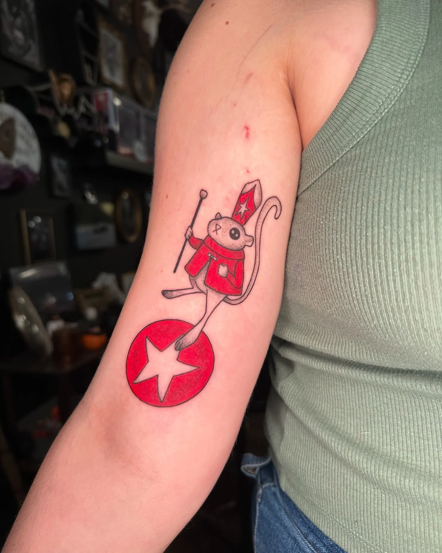 A jumping mouse from Coraline for Beth 🐭❤️
Thanks so much for working with me on this cutie!
Booking December @darkartstattoomd just send a DM or my booking form to grab a spot ❤️
#baltimoretattoos #ladytattooer #coralinetattoo