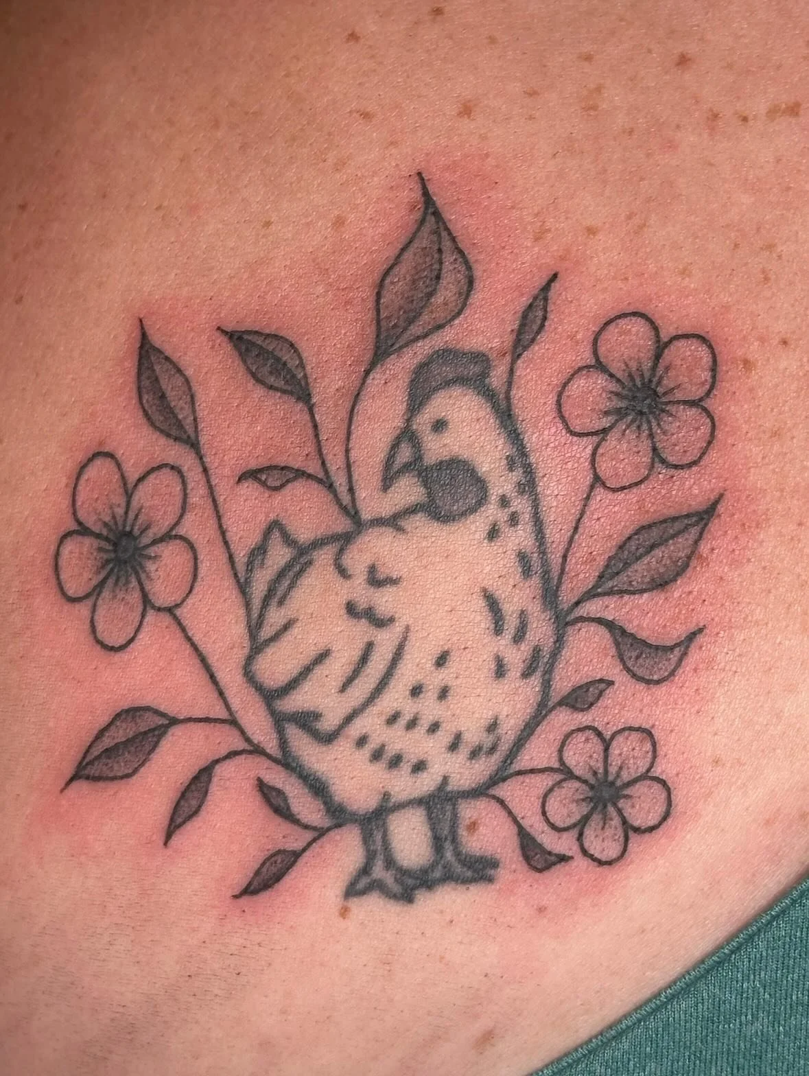 Added some florals to a ~year healed chicken tattoo I did for Heidi!!!🌷🐔💐

Booking October and November  @darkartstattoomd just send a DM or my booking form for a spot💖