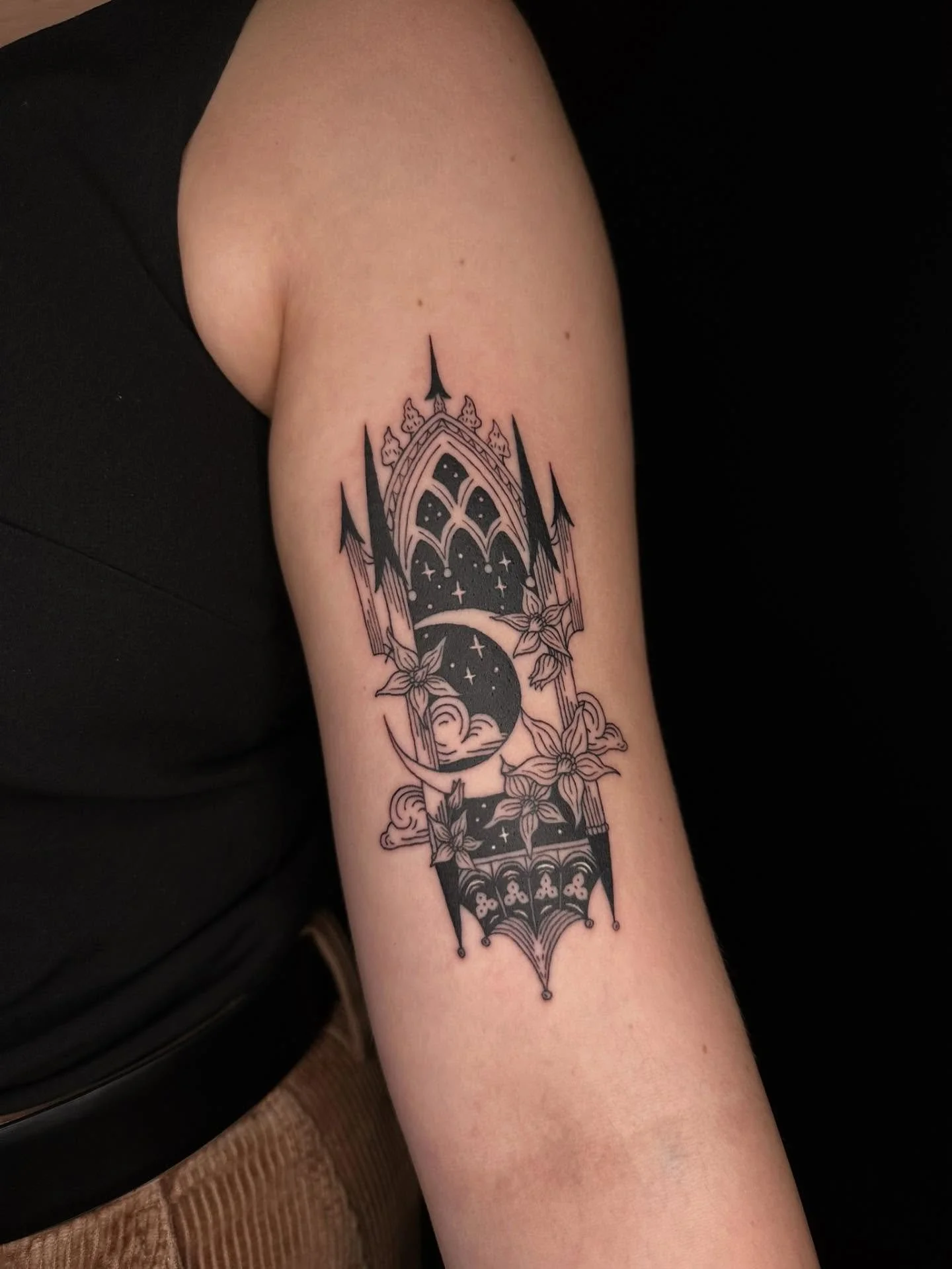 Gothic portal for Maya!!!π¦ππ
Swipe to see the other one healed from a year ago!!!!
Booking December @darkartstattoomd just send a DM or my booking form for a spotπ