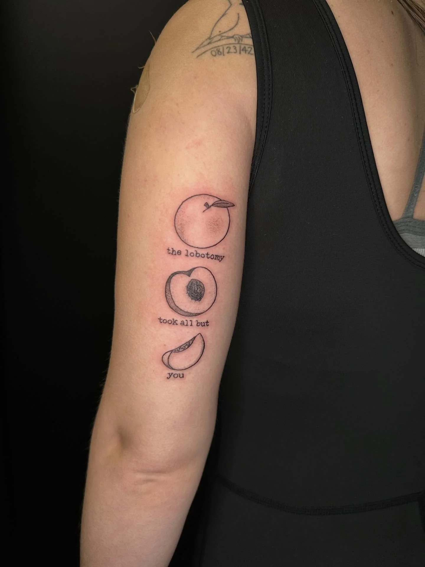 A sweet piece based on a song for Sara!!🍑🧠💗

Booking January and February @darkartstattoomd just send a DM or my booking form for a spot💖