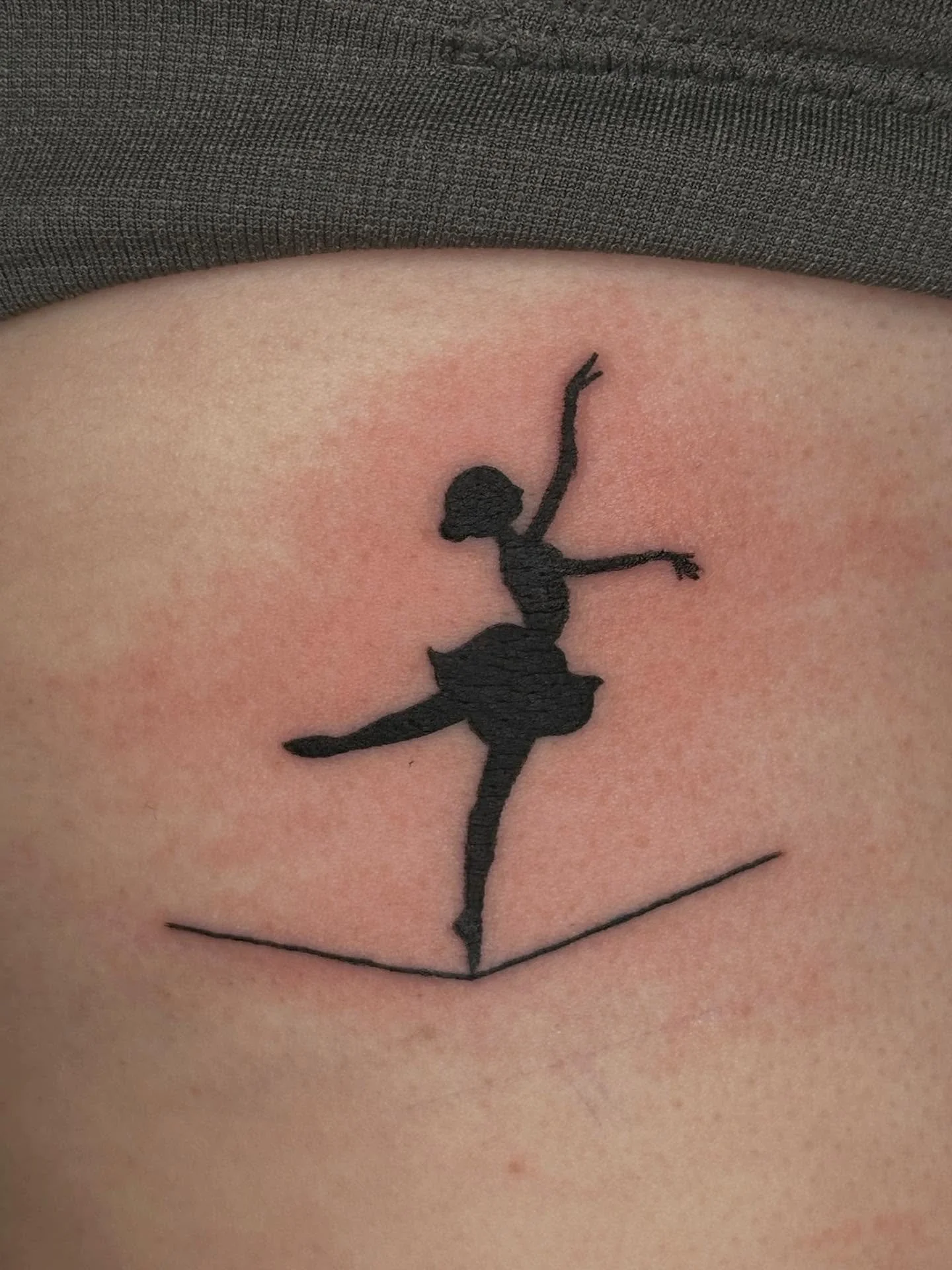 A ballerina on the ribs for Sara!!🩰💃🏼💕

Booking January and February @darkartstattoomd just send a DM or my booking form for a spot💖