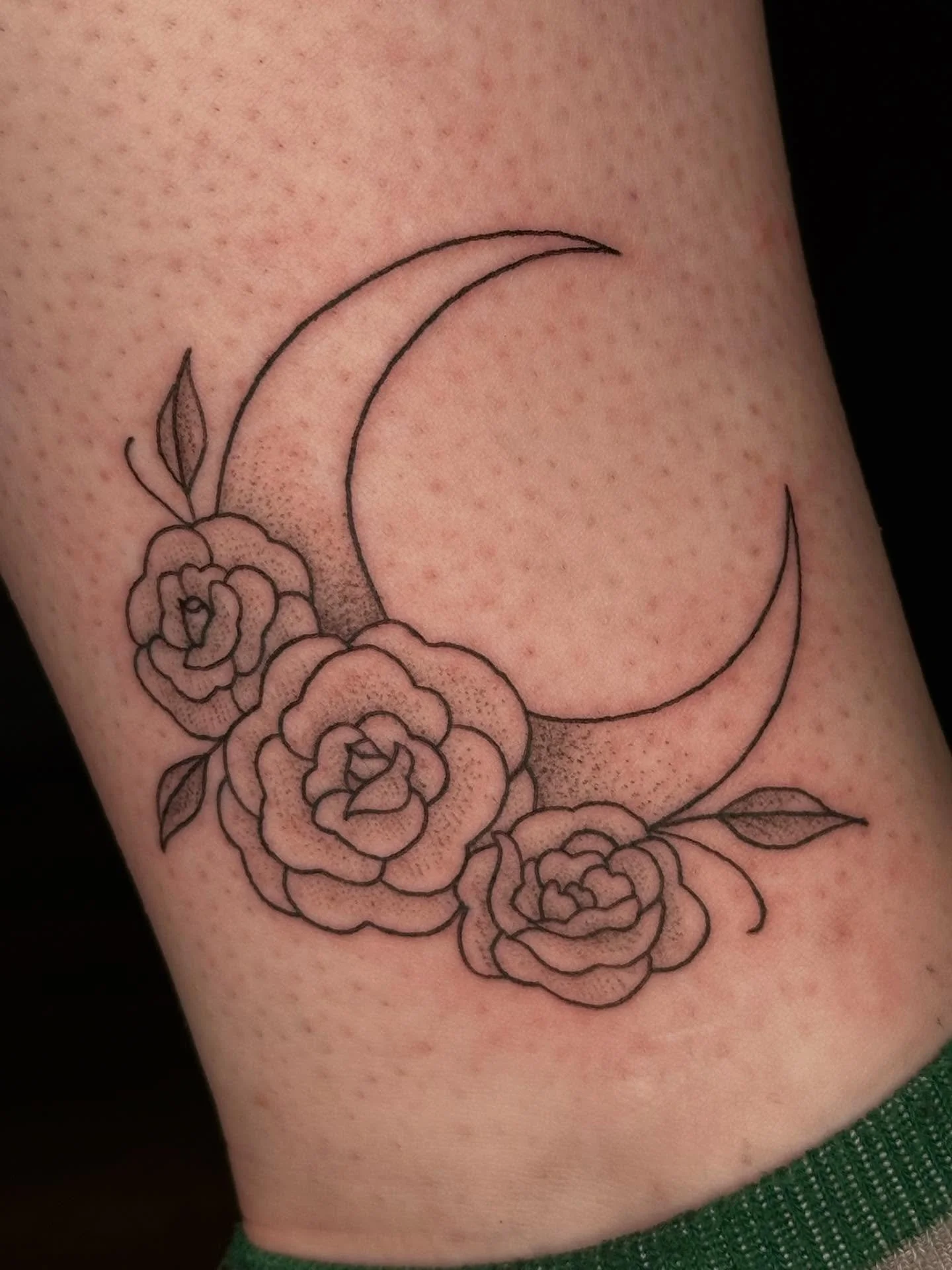 Cute lil moon for Jessica&rsquo;s first tattoo!!!🌙💐

Booking January and February @darkartstattoomd just send a DM or my booking form for a spot💖