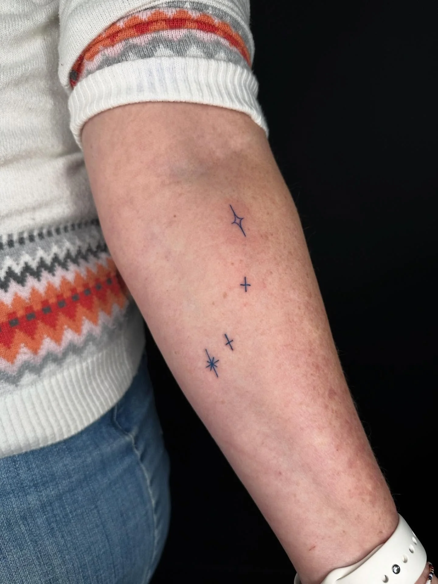 Cute lil blue constellation for Tami&rsquo;s first tattoo!!!!✨🌌💕

Thank you for the trust!!

Booking January and February @darkartstattoomd just send a DM or my booking form for a spot💖