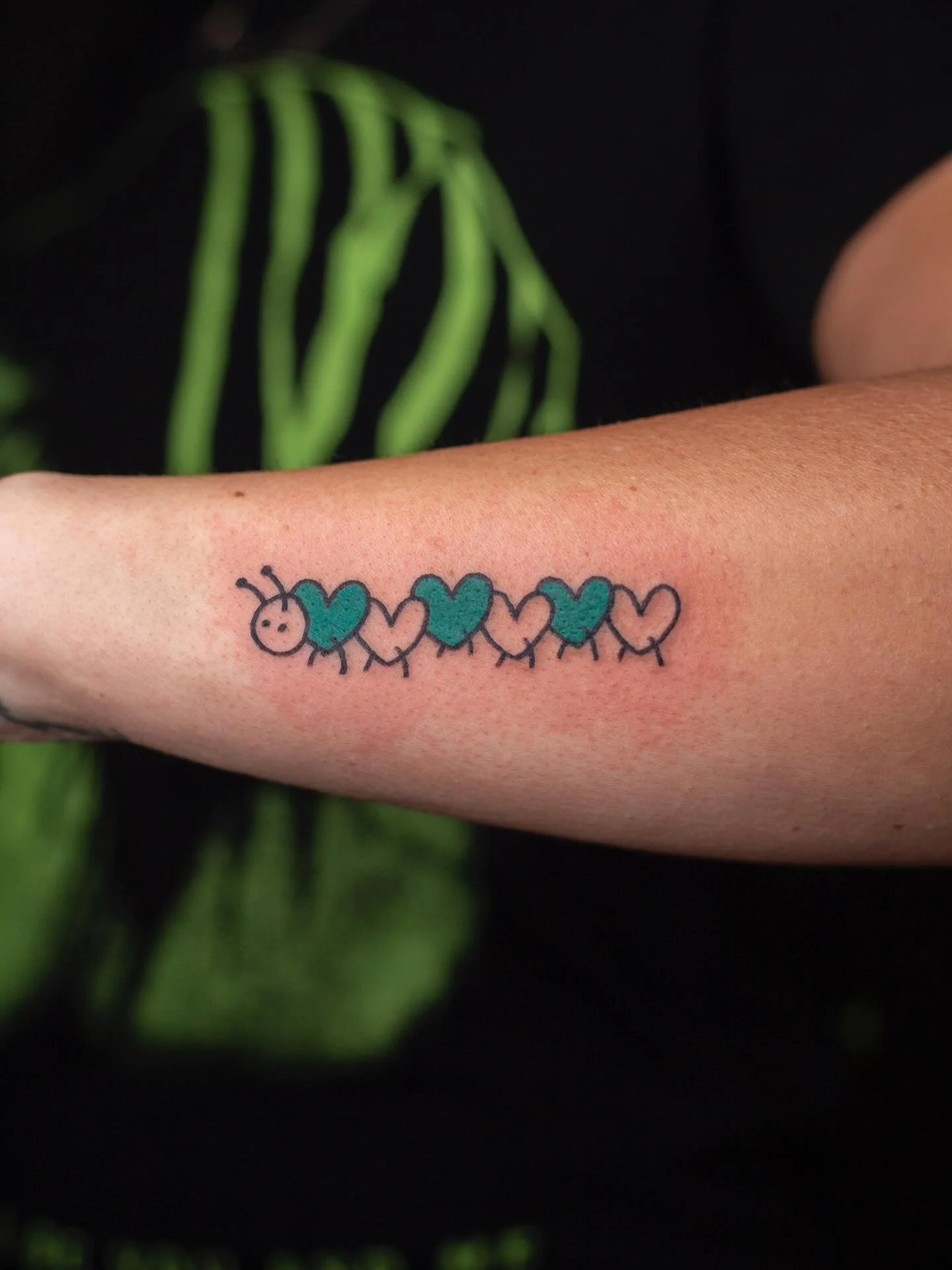 Heart caterpillar from my flash for Rachel!!🐛💙💚

Booking January and February @darkartstattoomd just send a DM or my booking form for a spot💖
