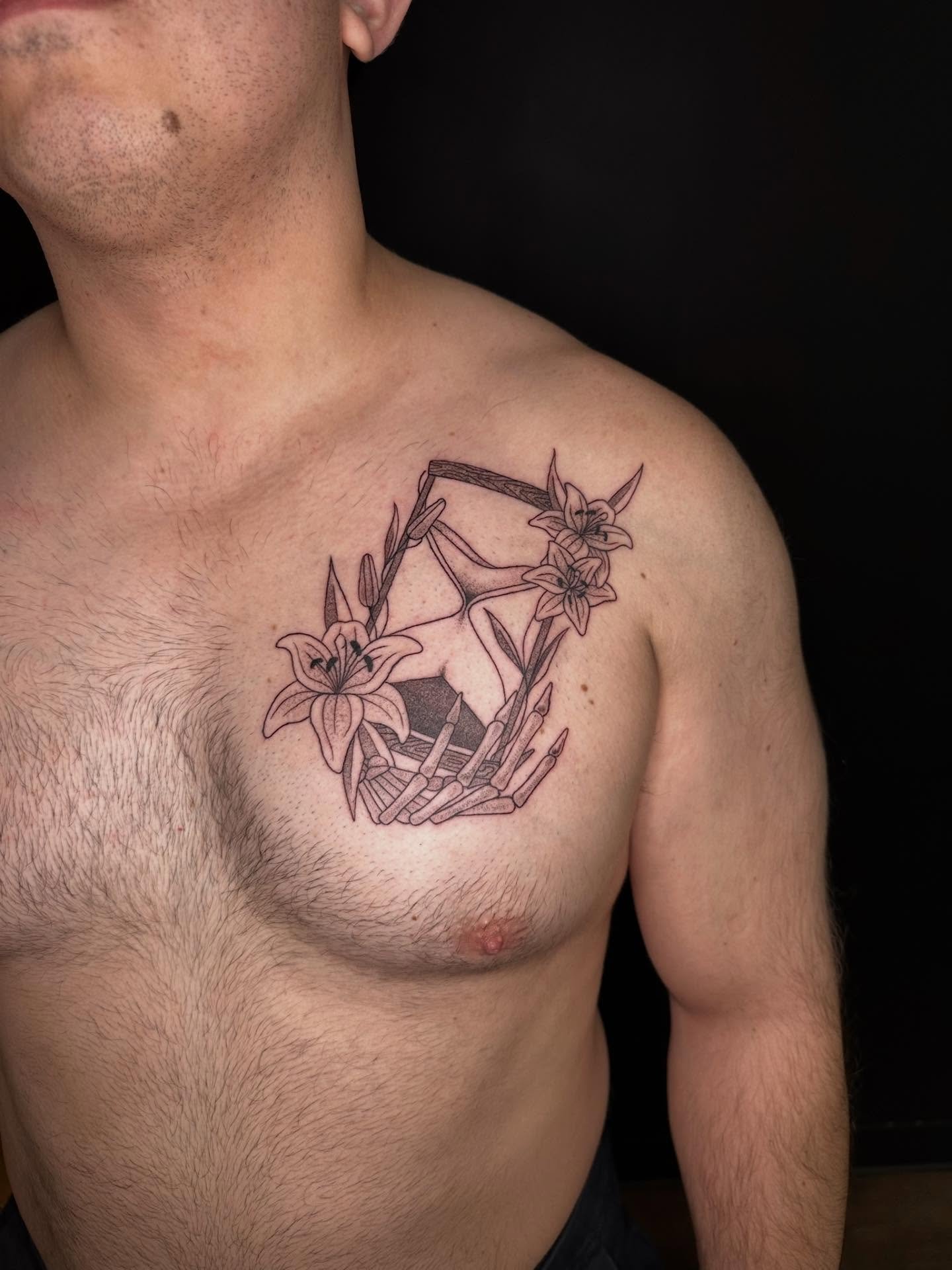 A memento mori piece for Jorge&rsquo;s first tattoo!!⏳💀💜

Thank you for working with me on this!

Booking February @darkartstattoomd just send a DM or my booking form for a spot💖