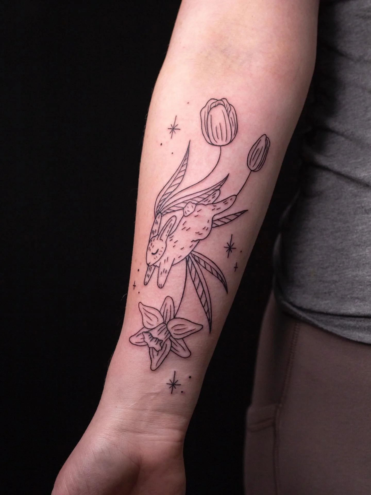 A sweet floral bunny piece for Alex based on an illustration she purchased!!!🐇💐

Booking February @darkartstattoomd just send a DM or my booking form for a spot💖