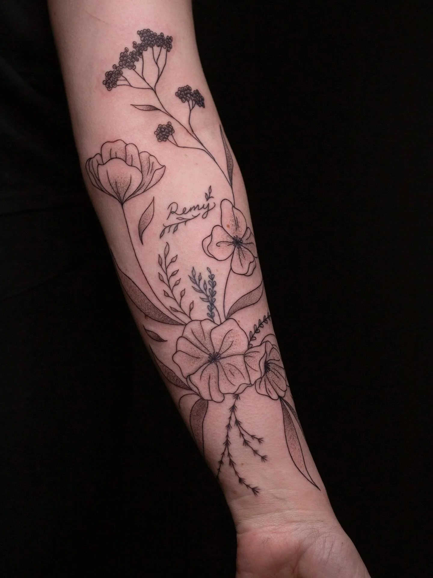 Floral piece to flow with the two existing pieces Britani had!!!💐🌸

Booking February and March @darkartstattoomd just send a DM or my booking form for a spot💖