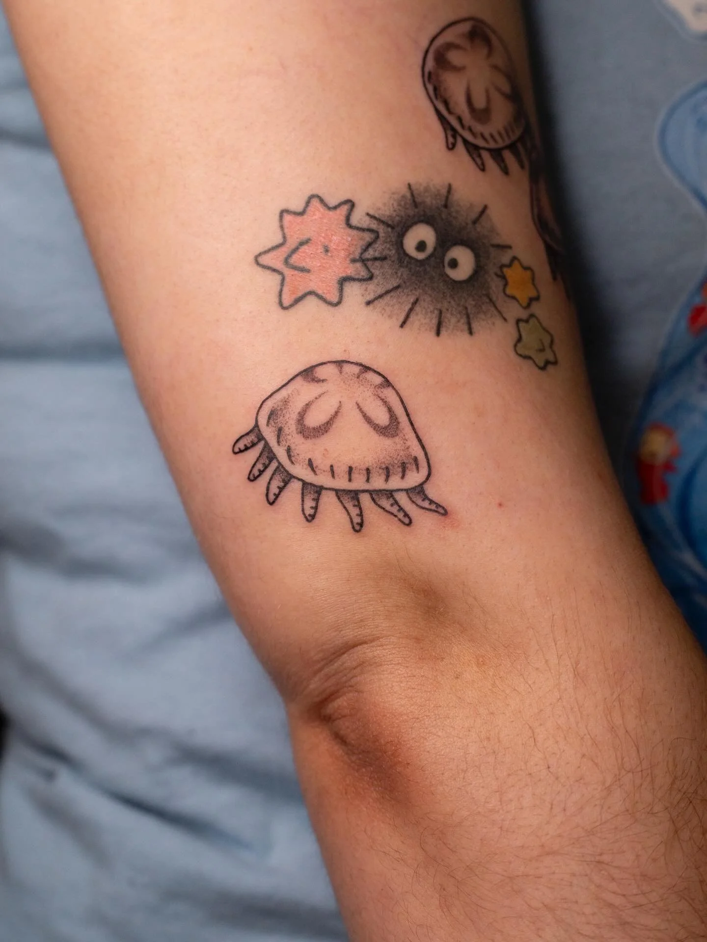 Ponyo jellyfish next to a healed soot sprite flash piece for Autumn!!!!🪼👻💕

Booking February and March @darkartstattoomd just send a DM or my booking form for a spot💖