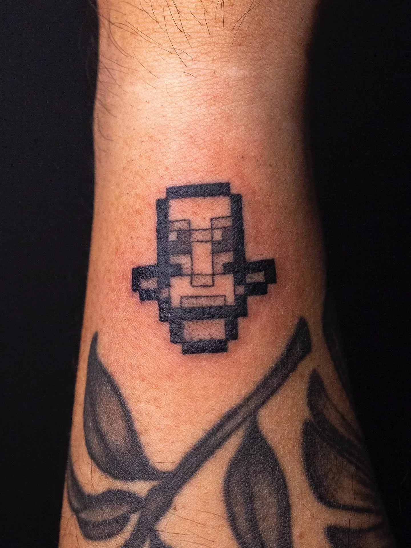 Gotta keep the totem in the off hand😤

Totem of Undying for John!!! Thank you so much for working with me on this dude!! I love me some Minecraft, so this was a hoot and a holler to do😊⛏️

Booking April @darkartstattoomd just send a DM or my bookin