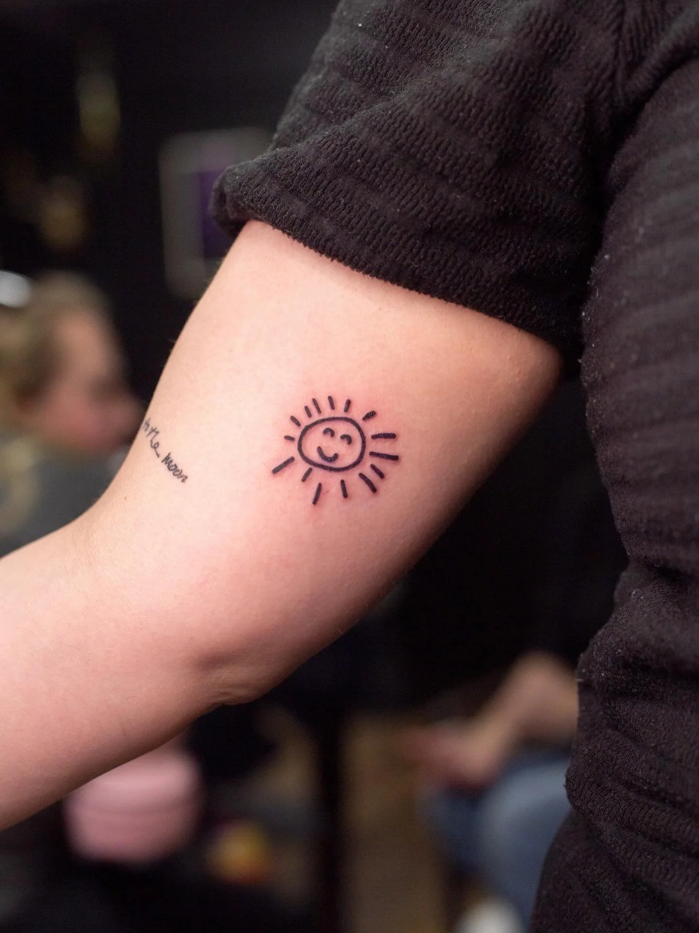 Thank you Meg, Scott, Jake, Hannah, Marilyn, and Lexi for working with me on these sunshine tattoos!!!🌞☀️💛

Originally drawn by Meg&rsquo;s daughter, these are such meaningful pieces and I&rsquo;m honored to have gotten to bring these to life for y
