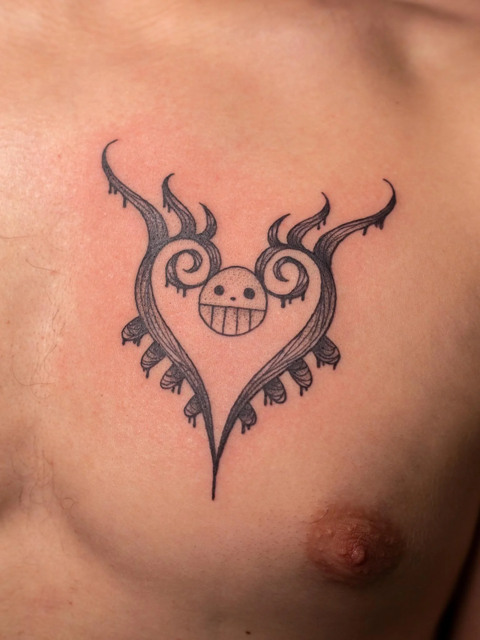 One Piece chest piece for Thomas!! Thank you for working with me on this one!!🏴&zwj;☠️👒😊

Swipe to see the healed Elden Ring piece I did for him a year ago!!

Booking July! Just send a DM or my booking form for a spot💖