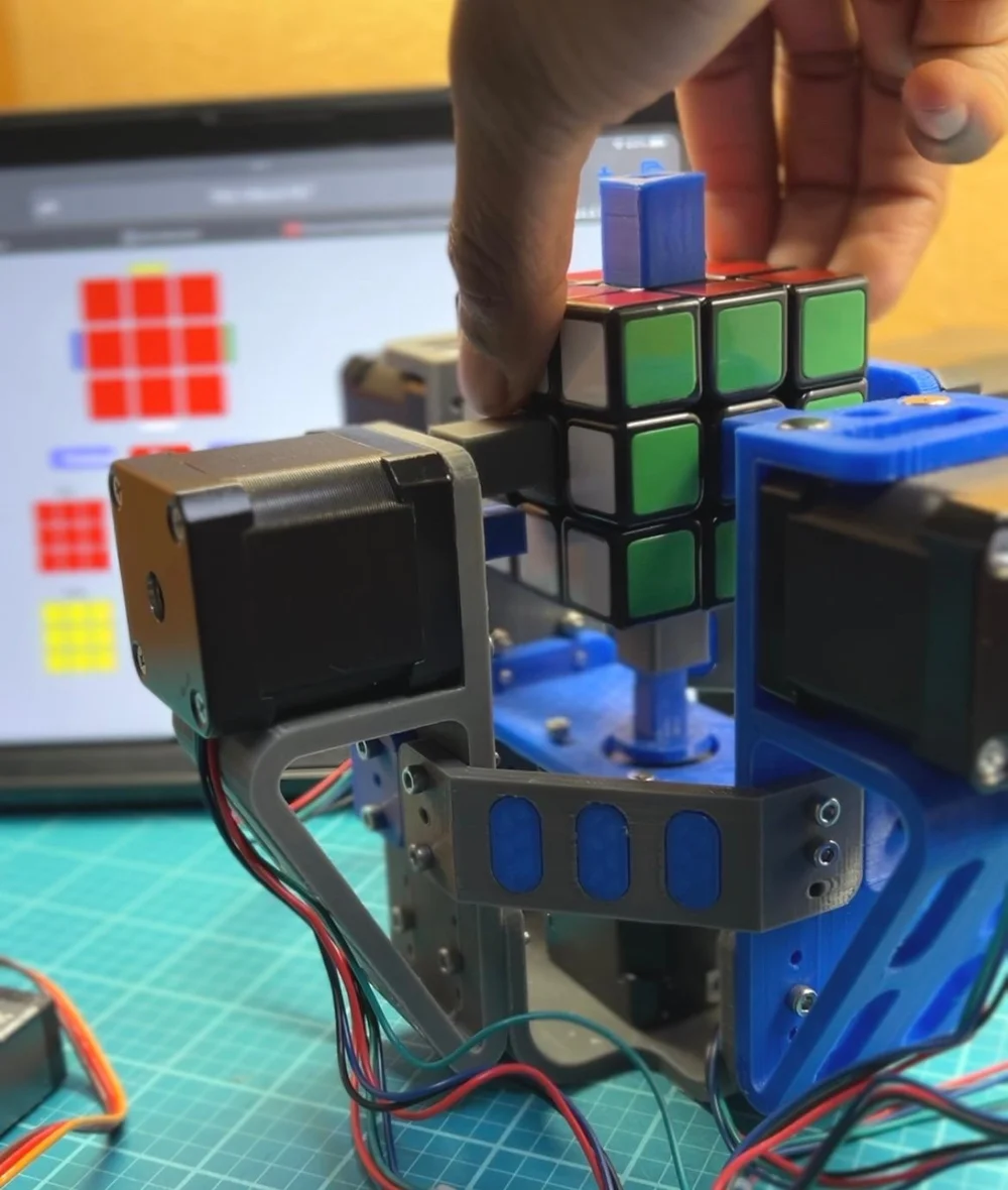 Cubebert Rubik's Cube Solving Robot — Aaed Musa