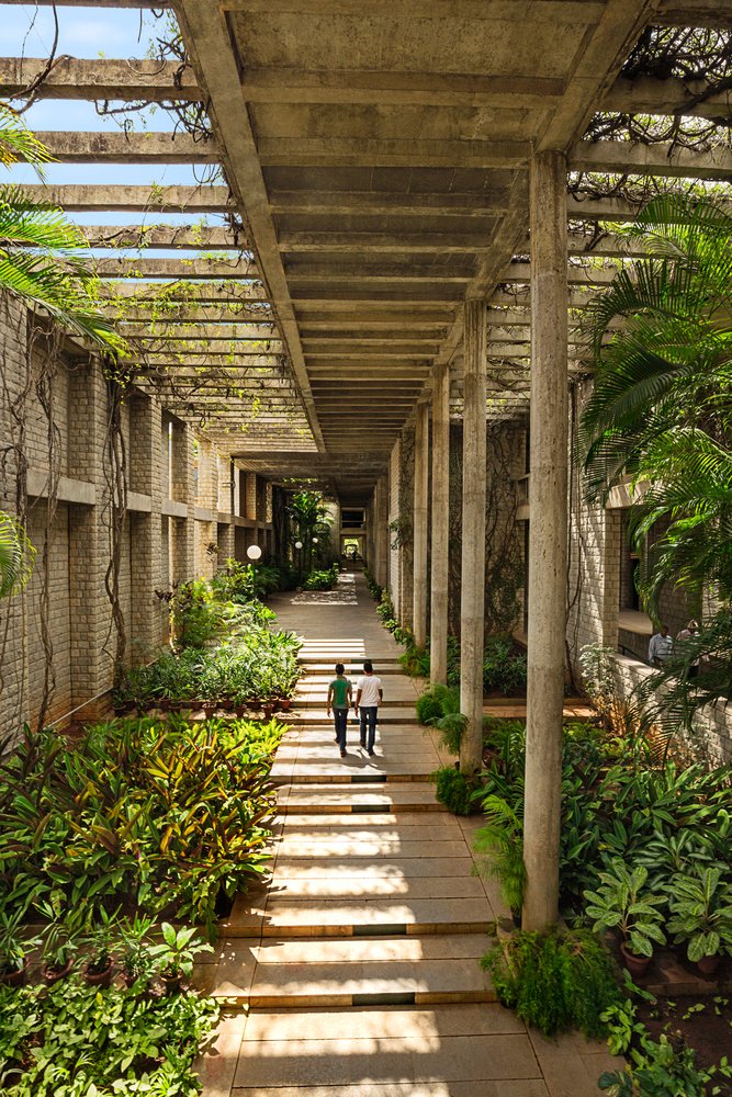 10_VDM_Doshi_IIM_corridor.jpeg