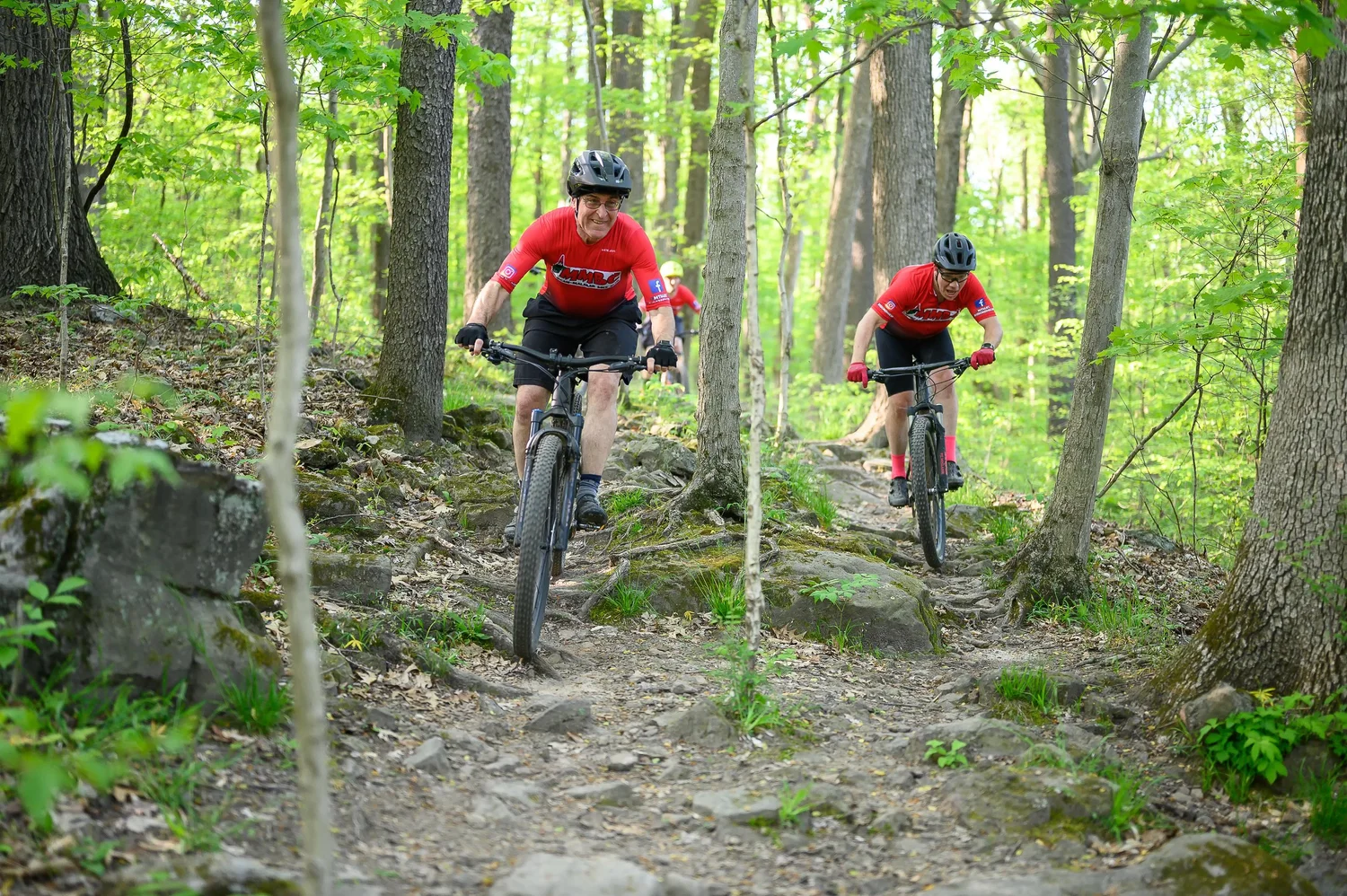 2 cyclists compete on the course at the Mohican Trail Jamoree