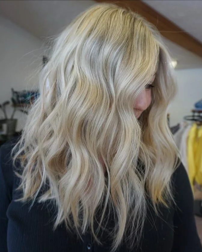 It&rsquo;s blondie szn 🤍✨

#blondes #blonding #blondeseason #summertime #summerhair #hairrefresh #hairideas #blondehairideas #blondehair #blondeideas #icyblonde #cooltonedblonde #icyhair #blonde #midwestmuse #midwesthairlounge #midwesthairstylist #m