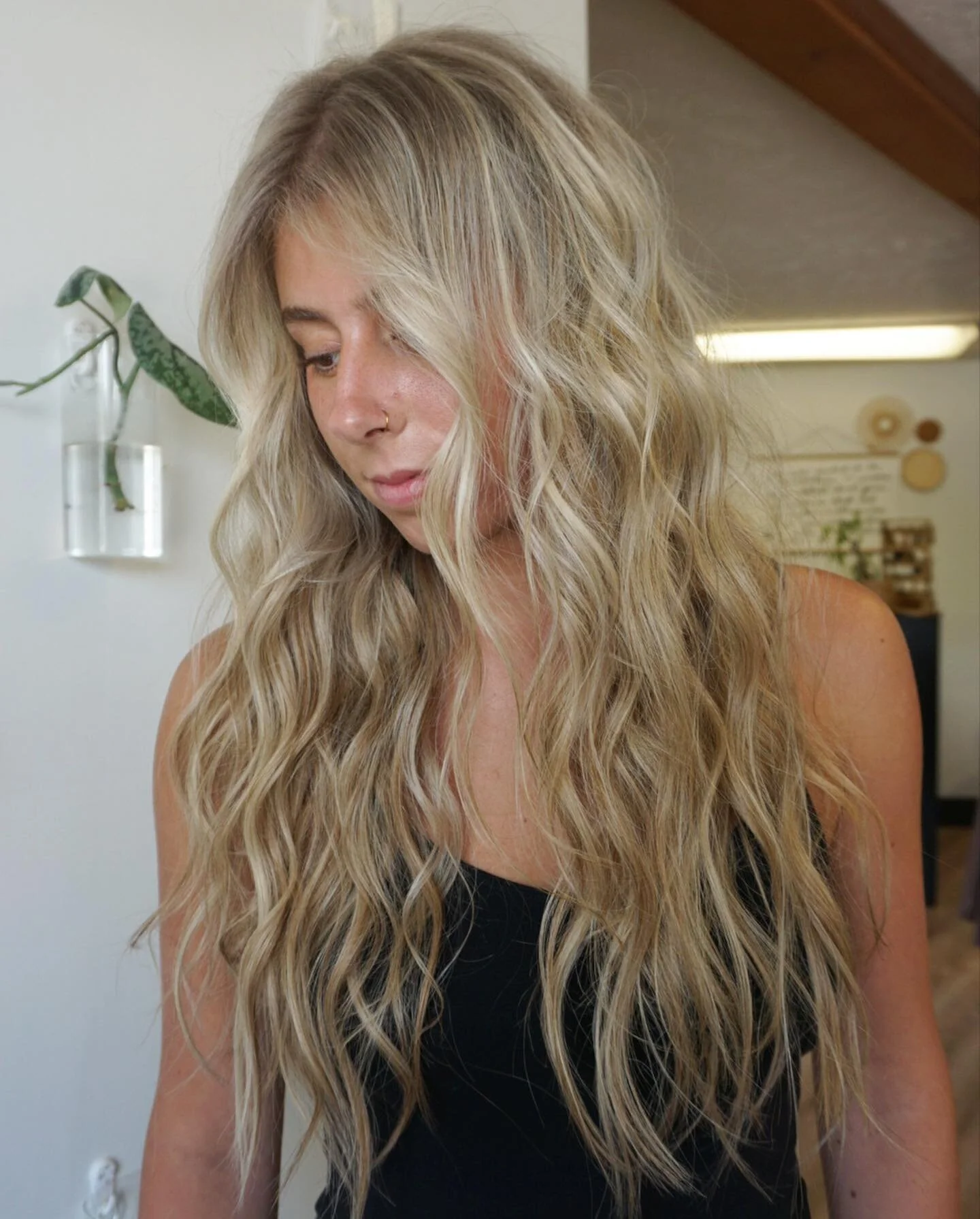 Blonding &amp; extension install on this beauty 🌟😍

#blonding #blonde #bright #lighthair #blondies #blondes #blondesdoitbetter #blondingspecialist #moneypiece #moneypiecehair #hair #hairstylist #hairtransformation #hairinspo #hairideas #salon #salo