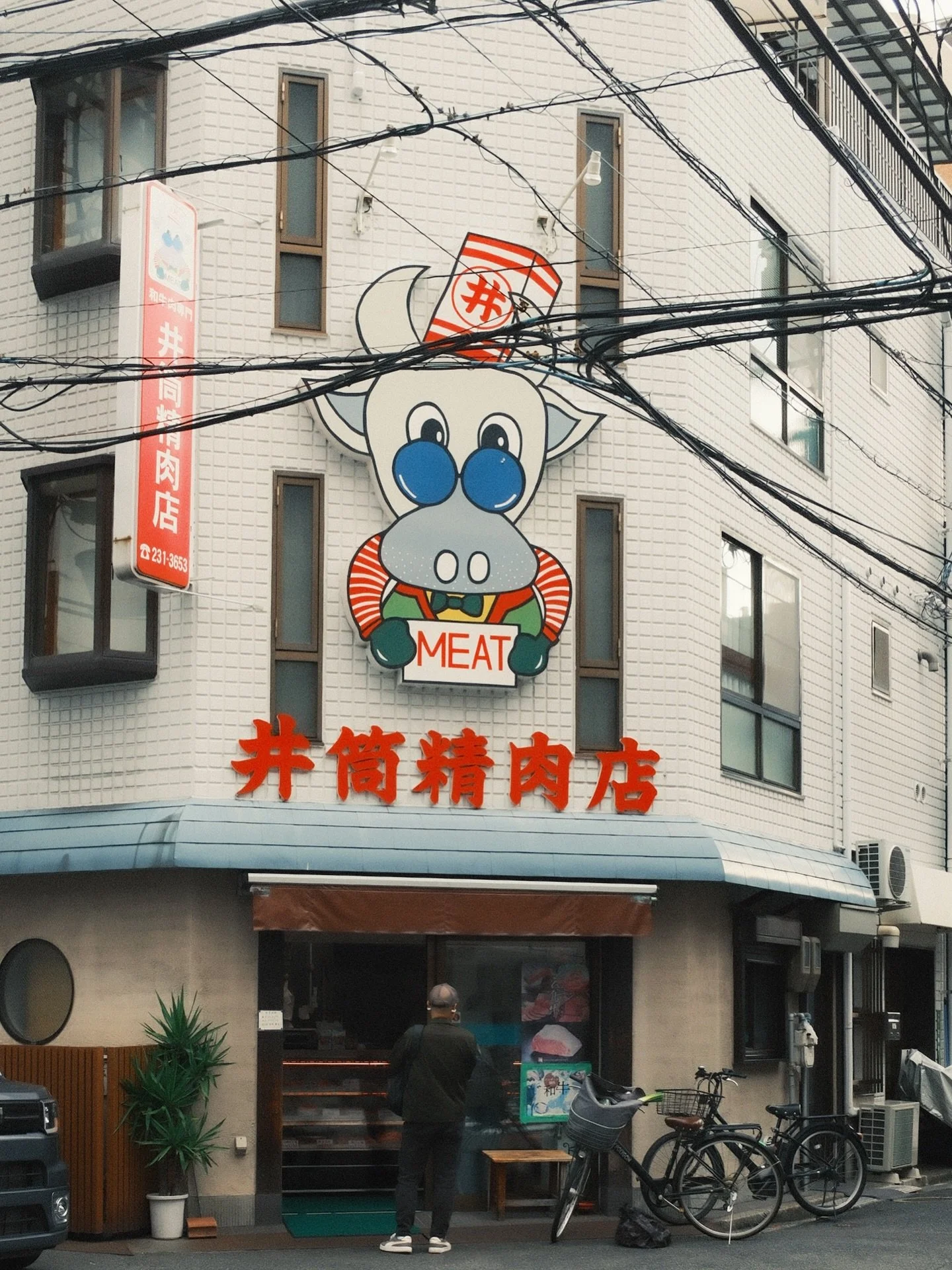 Day 02 Hiroshima. We spent the day wandering around the city on foot starting at Mood Coffee for breakfast, visited the Peace Memorial Museum, and then over to Shukkeien Garden 縮景園 to decompress and reflect our museum experience. 

The night before w