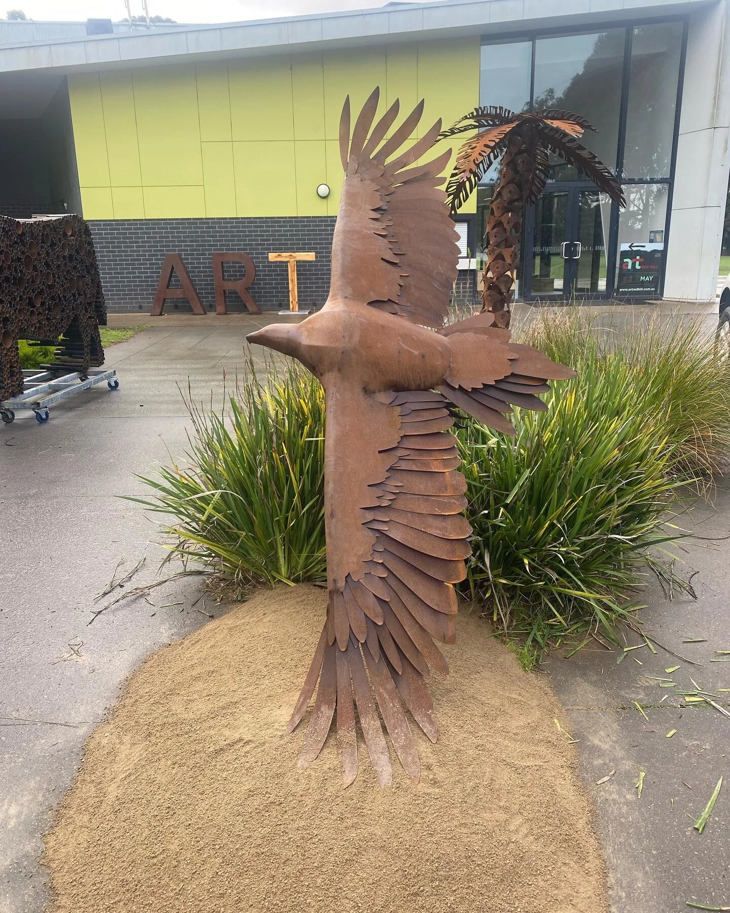 What a great weekend at @artredhill 
Thanks to all who came along and supported our local artists! 
#artredhill #sculpture #metalsculpture #cortensteel #wedgetailedeagle #eaglesculpture #lyrebird #lyrebirdsculpture #redhill #morningtonpeninsula
