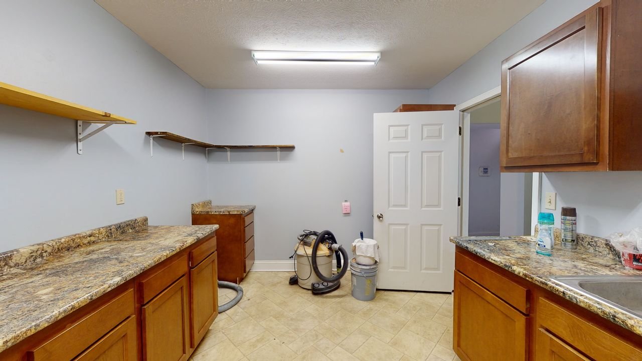 423 Main11.jpg