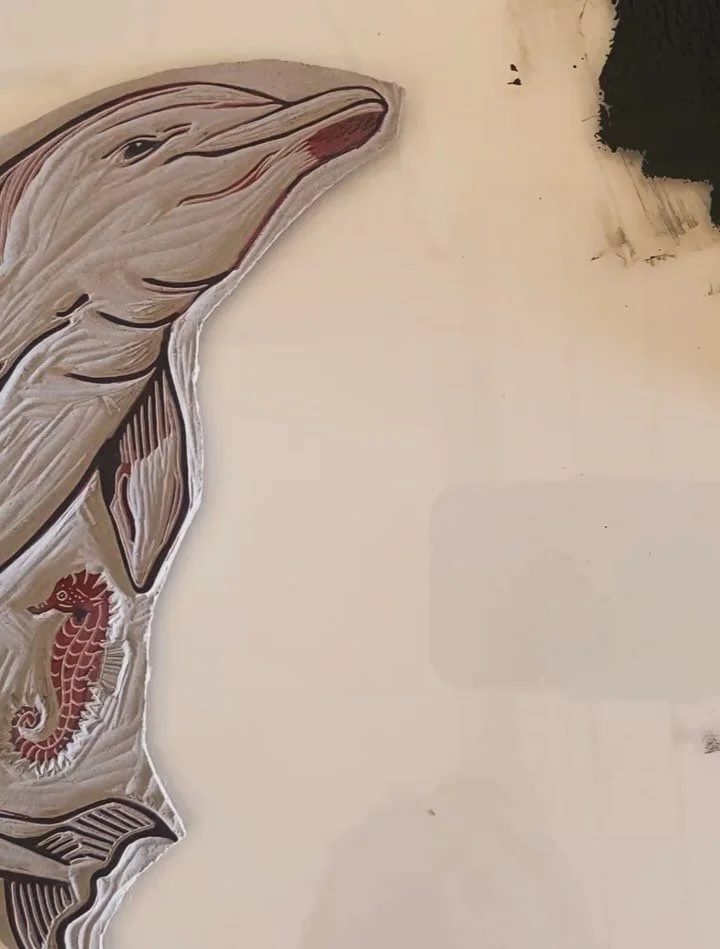 Kicking off this endless summer with a new dolphin linocut &hellip; I also thoroughly enjoyed a recent evening printing patches and eating rainbow cupcakes at @desertisland.press.  #printmaking #linocut #summer #linogravure #blockprinting