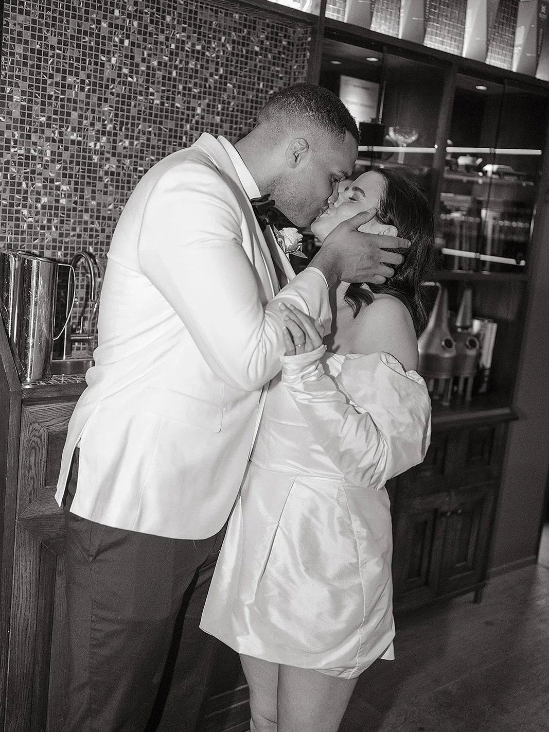 It all started in a packed Dunedin bar, and here they are - having a smooch in another as newlyweds. 

The divine Liv and Cian, proving that some of the best stories start with good music, a great vibe and a little chaos 🤍

Looove these images by th